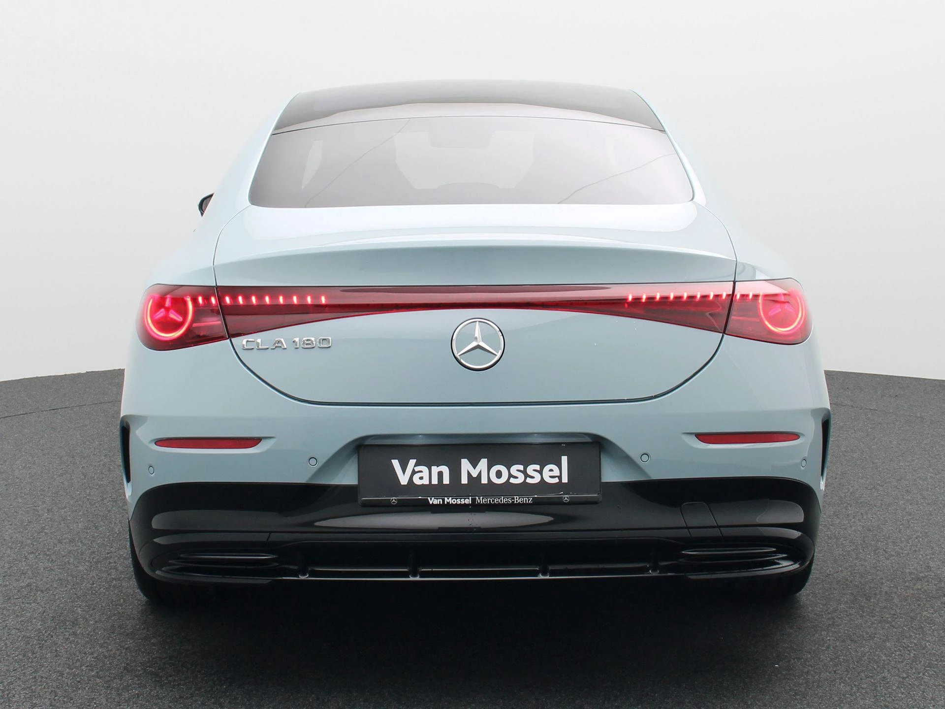 Mercedes-Benz-CLA-image-4