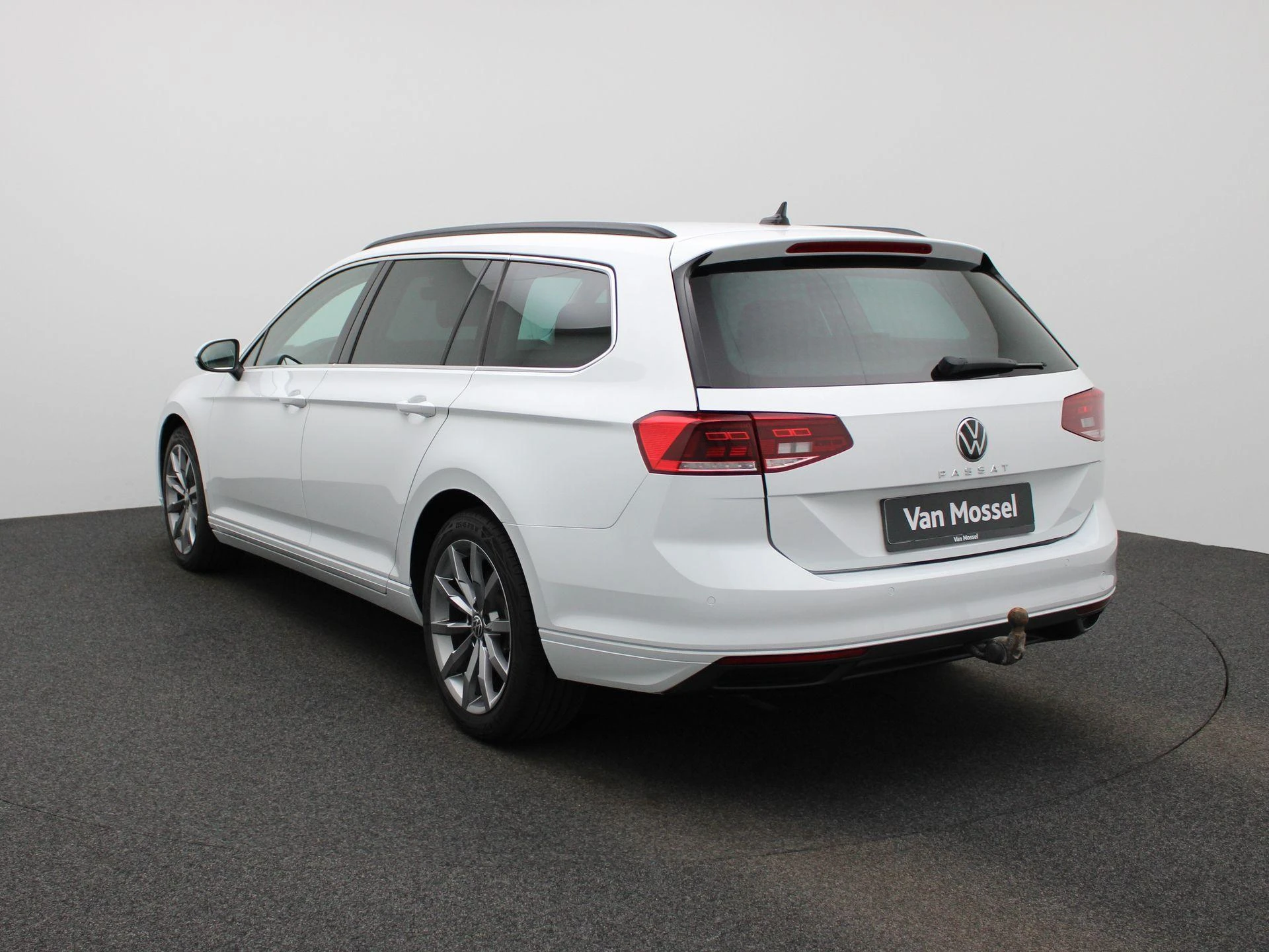 Volkswagen-Passat-image-1