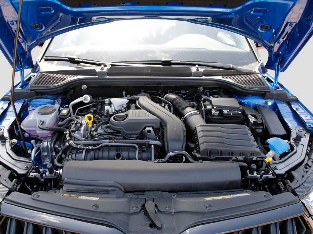 Škoda Kamiq 1.5 TSI DSG Monte Carlo 18" LM NAVIAPP+VC RFK