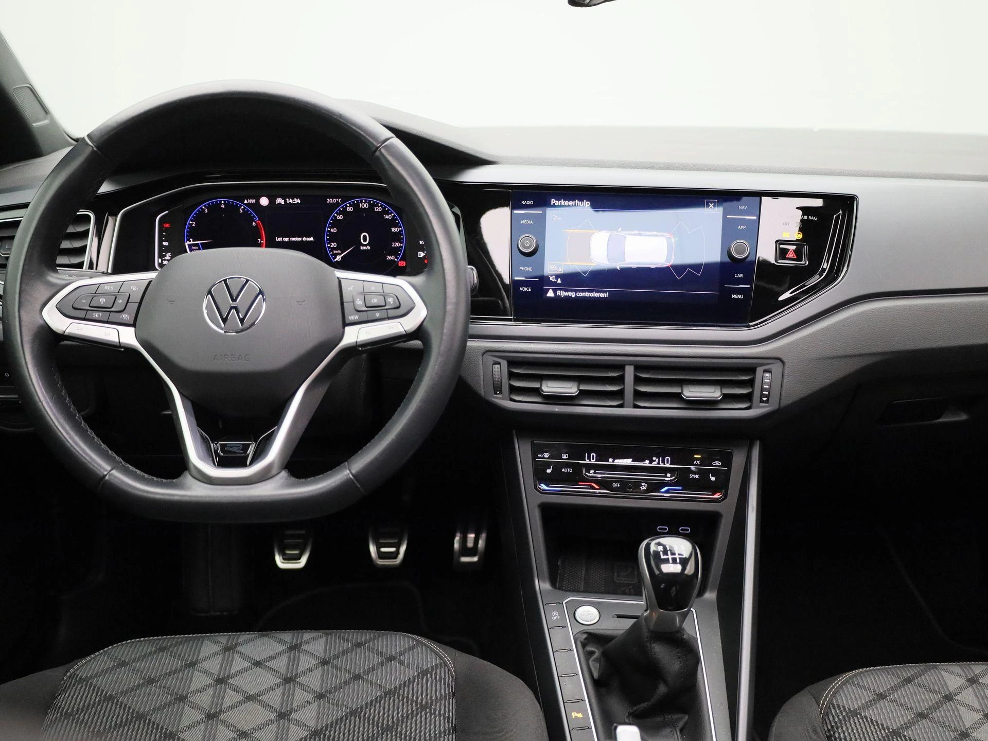 Volkswagen-Polo-image-6