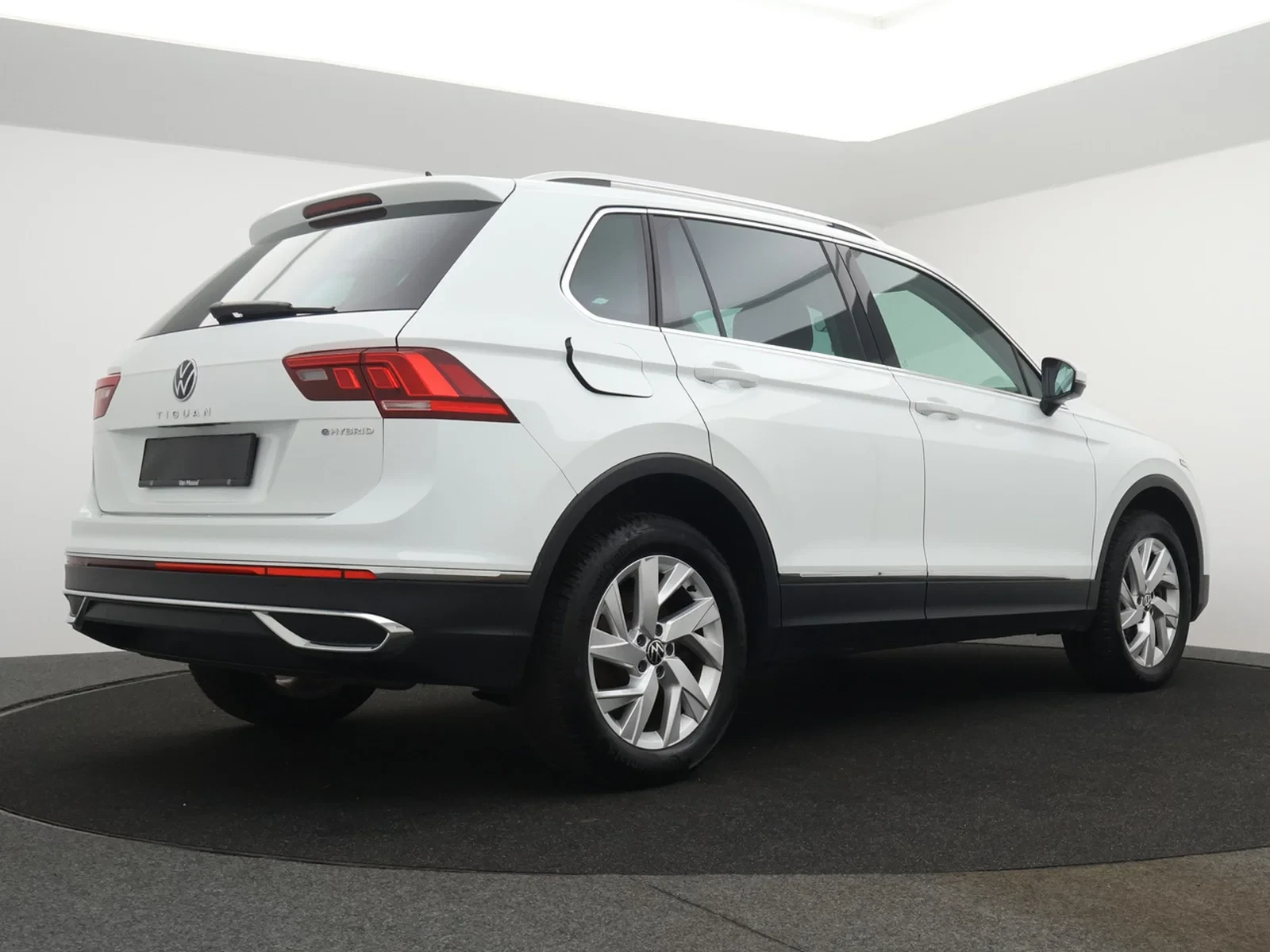 Volkswagen-Tiguan-image-1