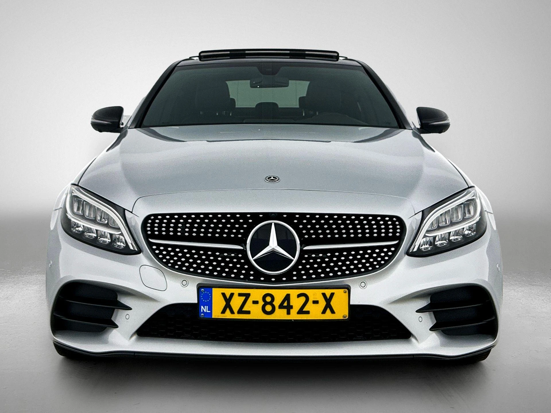 Mercedes-Benz-C-Klasse-image-4