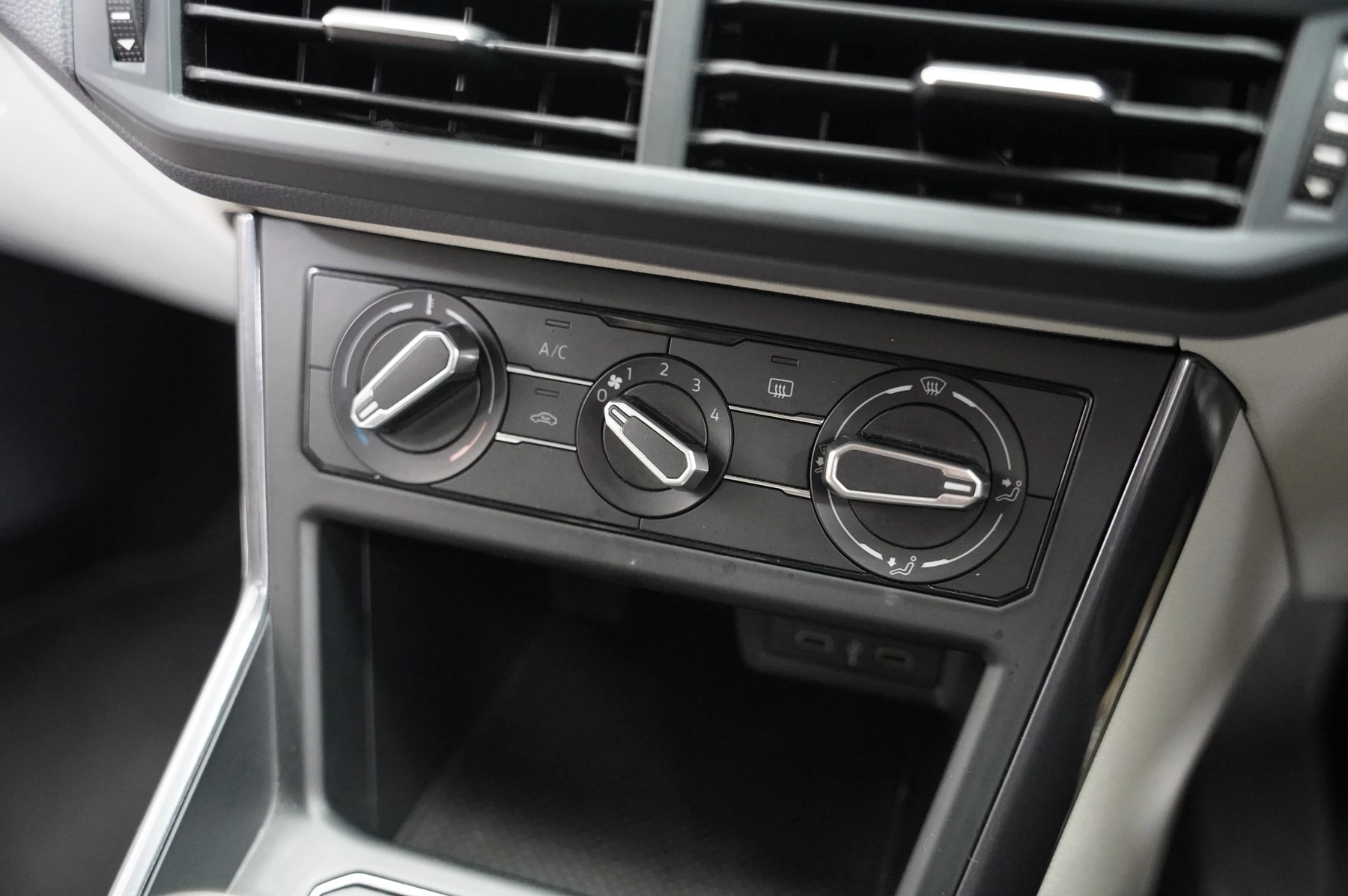 Volkswagen-Polo-image-22