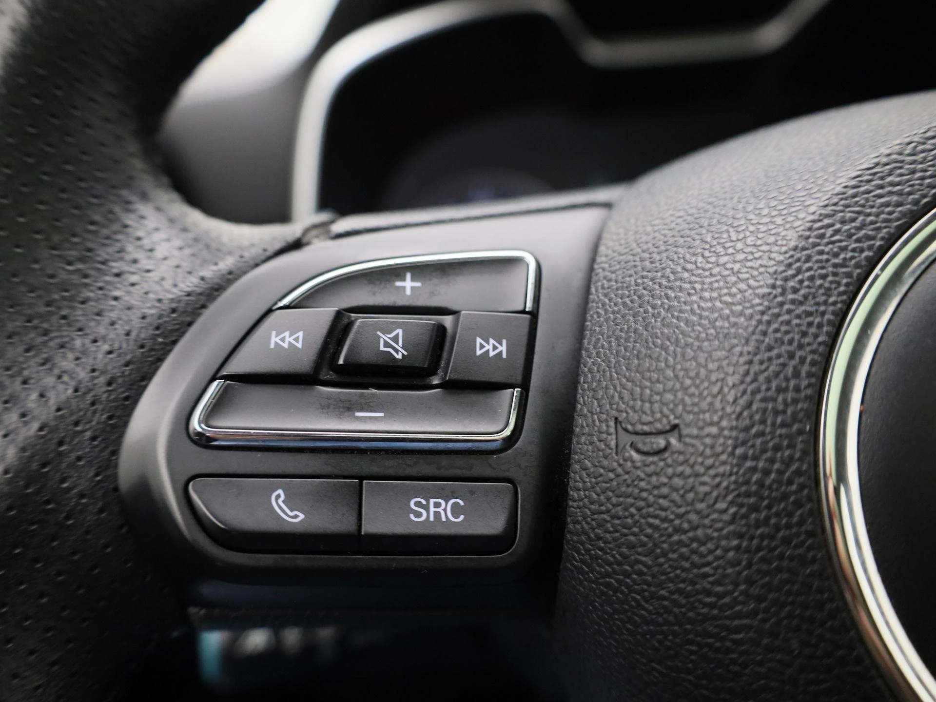 MG-ZS EV-image-19