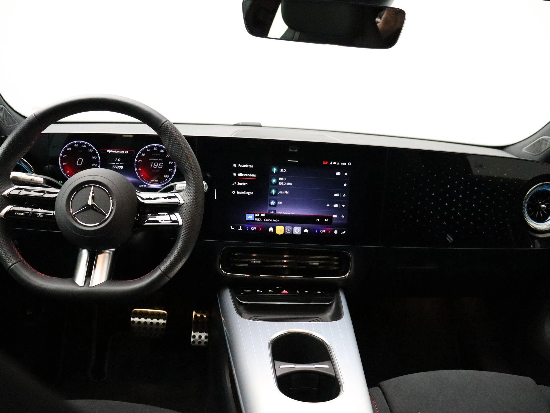 Mercedes-Benz-CLA-image-23