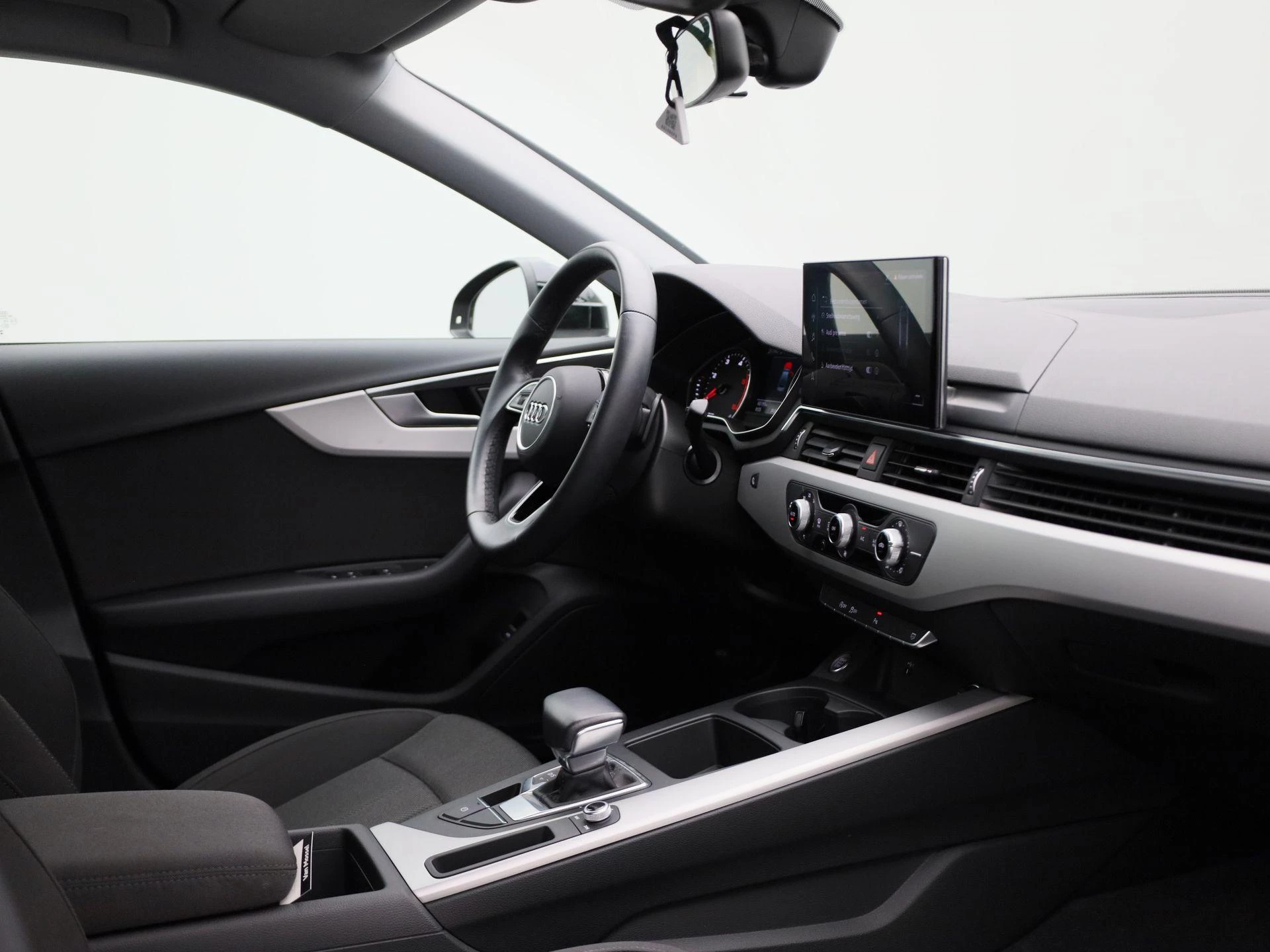 Audi A4 2.0 30 TDi 100kW S tronic Attraction B.E