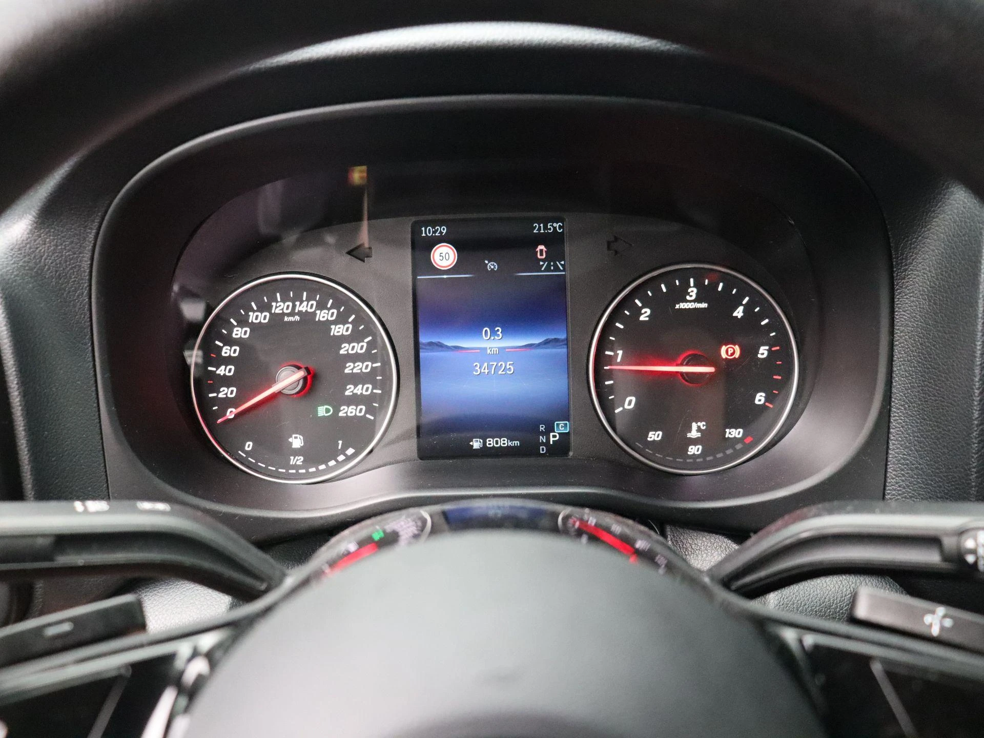 Mercedes-Benz-Vito-image-12