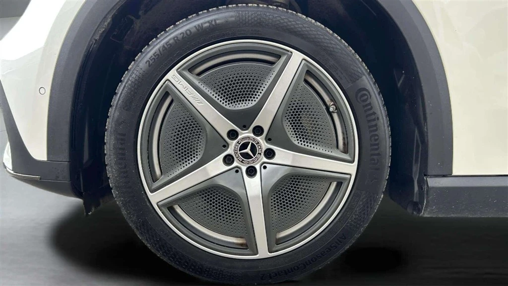 Mercedes-Benz-EQE-image-8