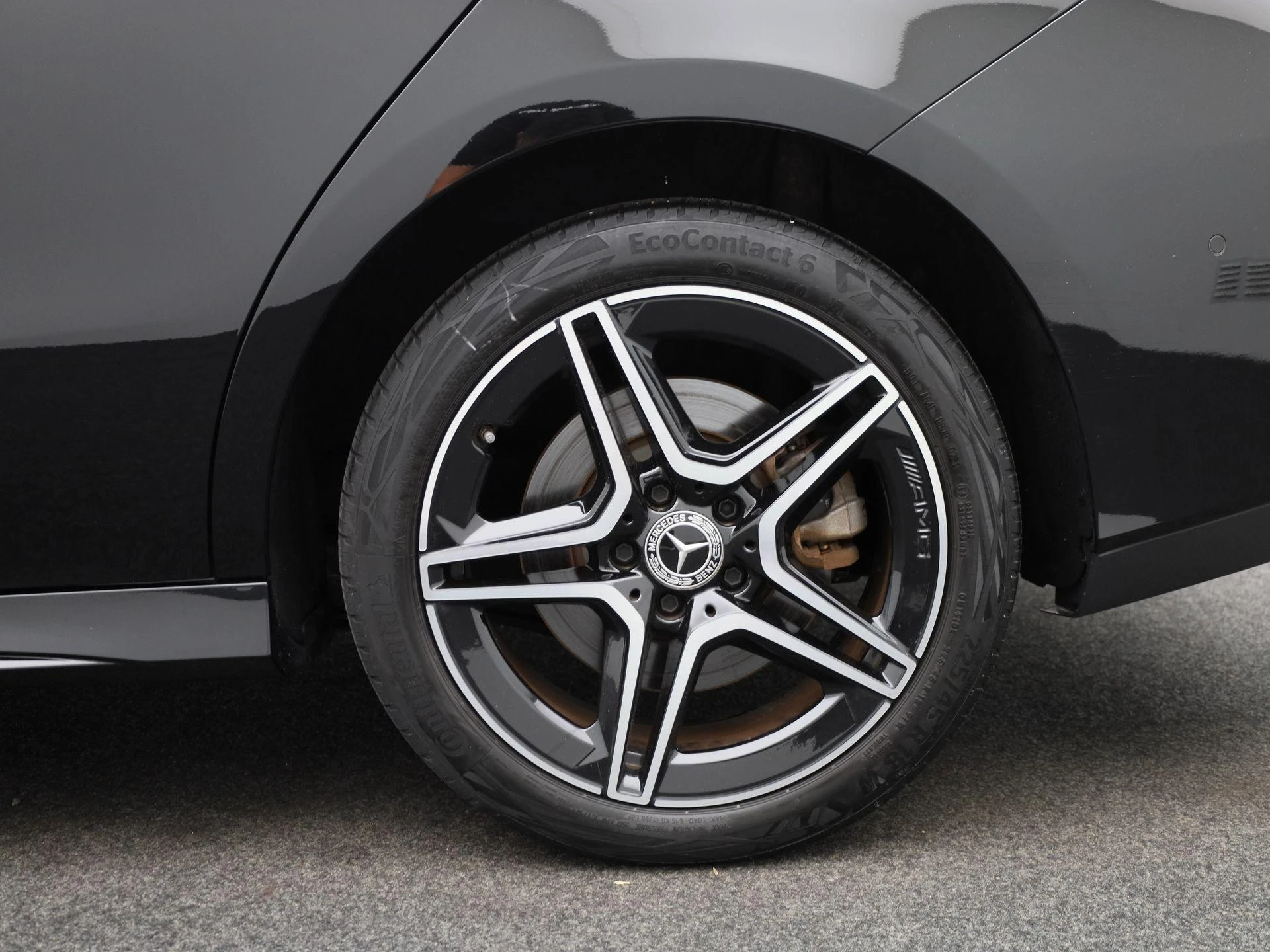 Mercedes-Benz-CLA-image-12