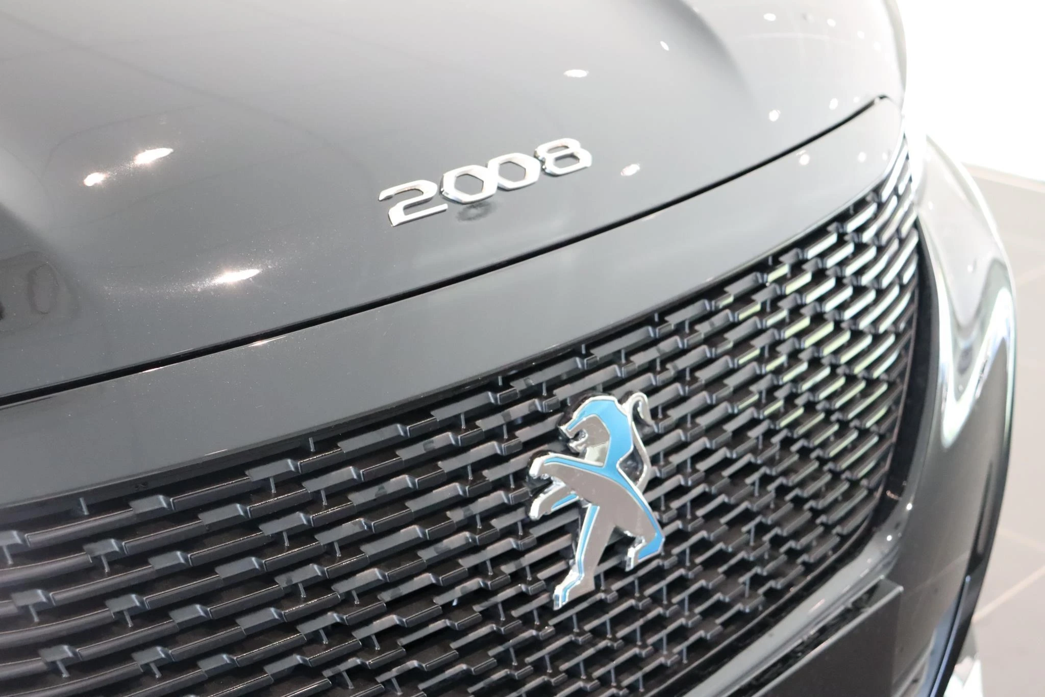 Peugeot-e-2008-image-9
