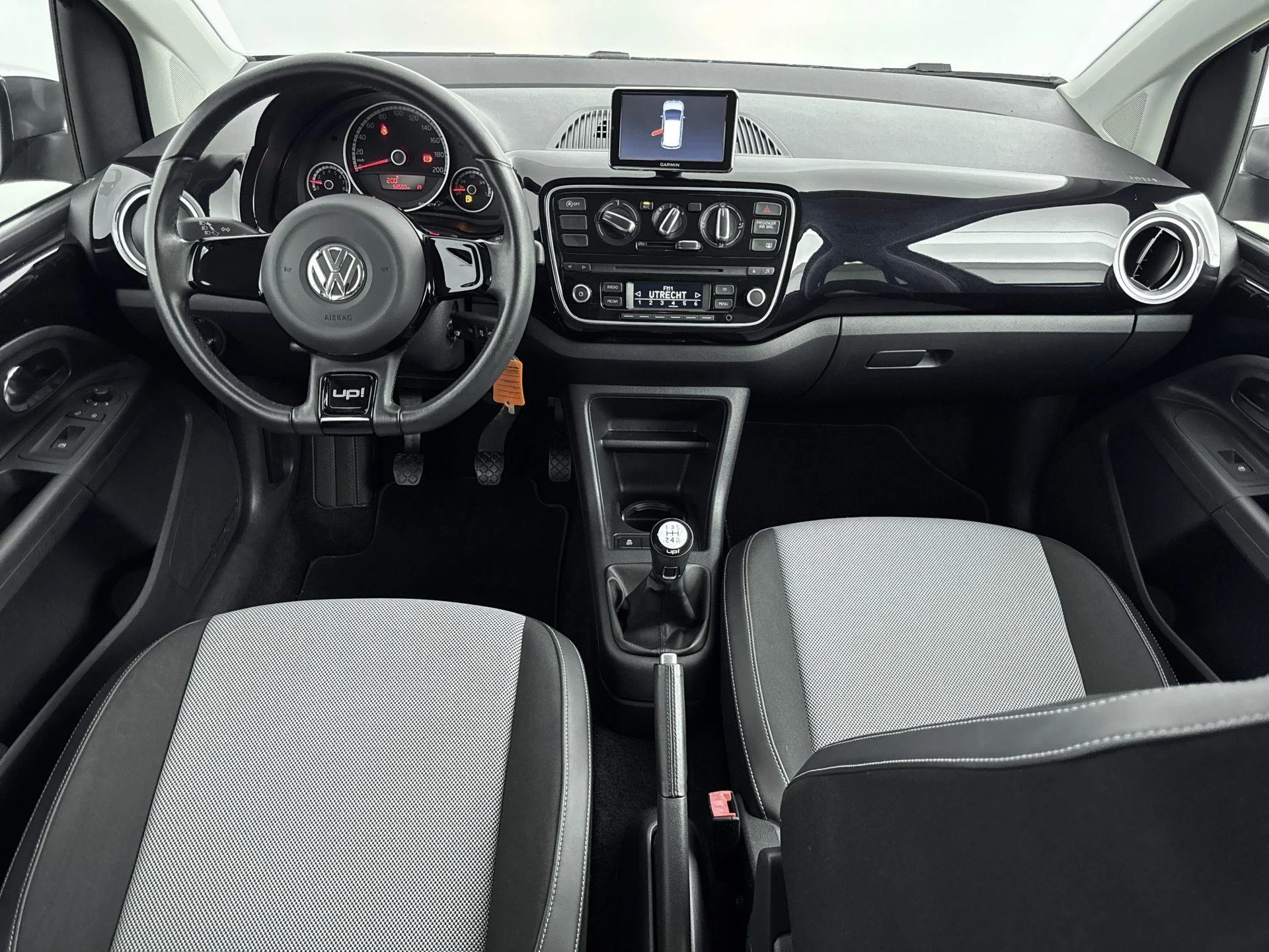Volkswagen-up!-image-9