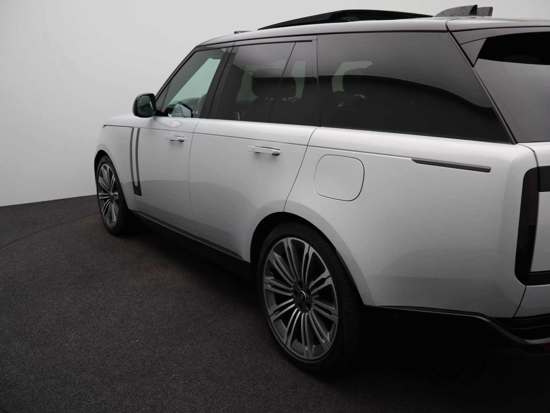 Land Rover-Range Rover-image-46