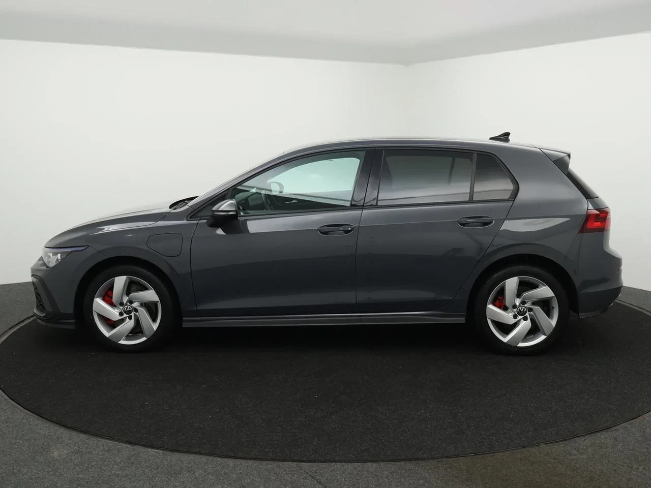 Volkswagen-Golf-image-3