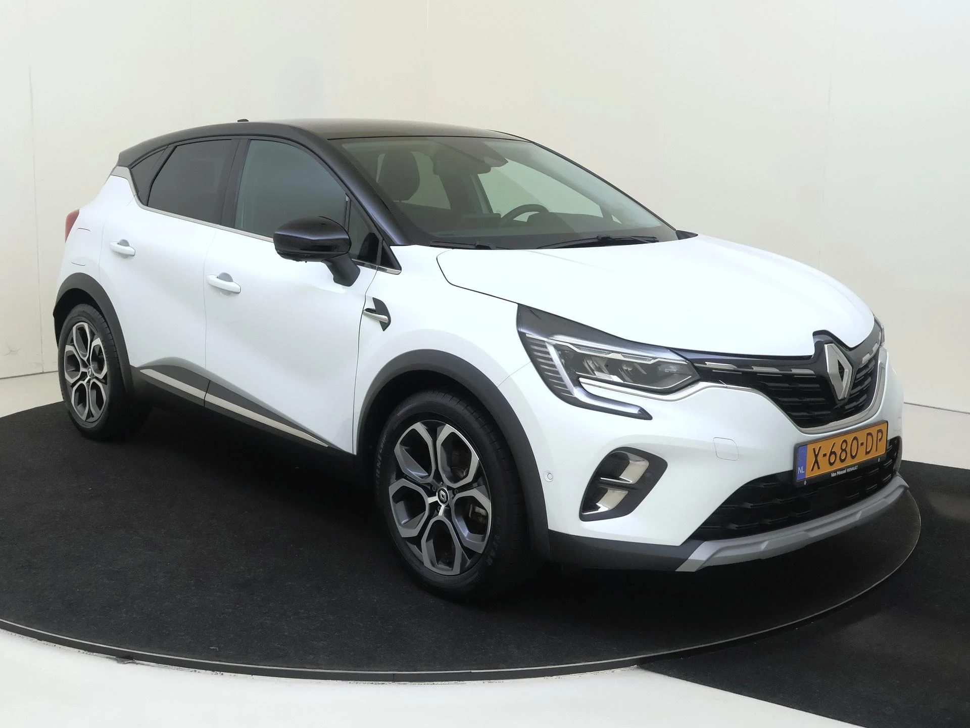Renault-Captur-image-1