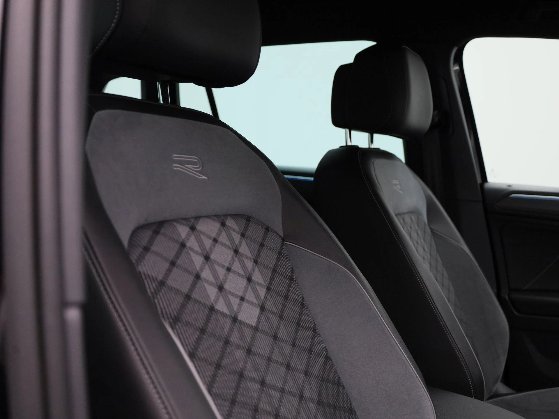 Volkswagen-Tiguan-image-38
