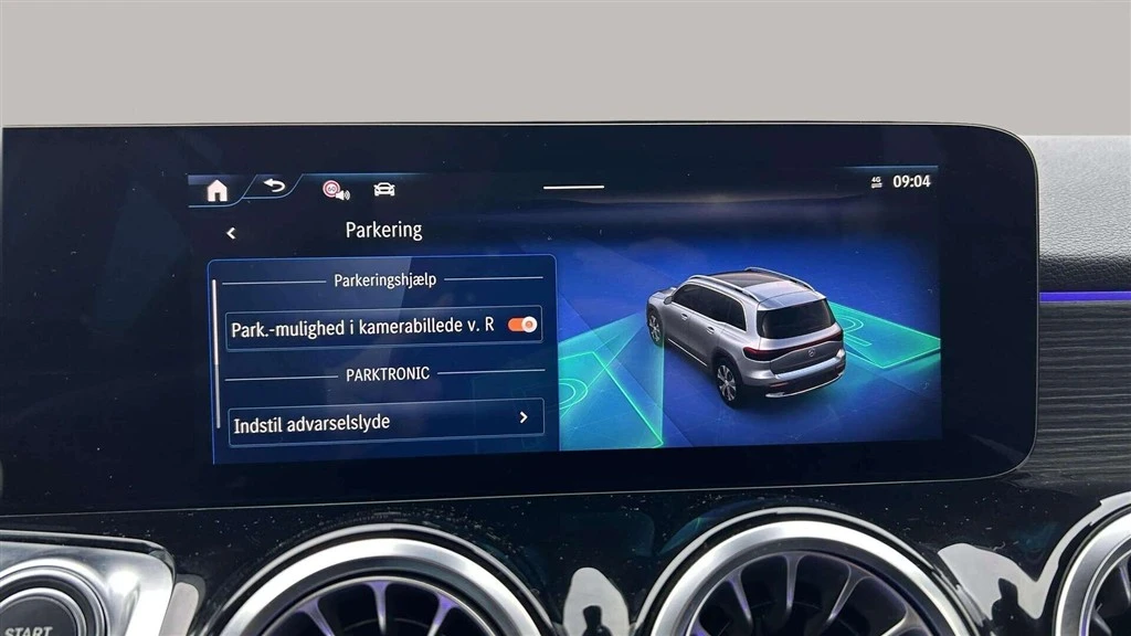 Mercedes-Benz-EQB-image-20
