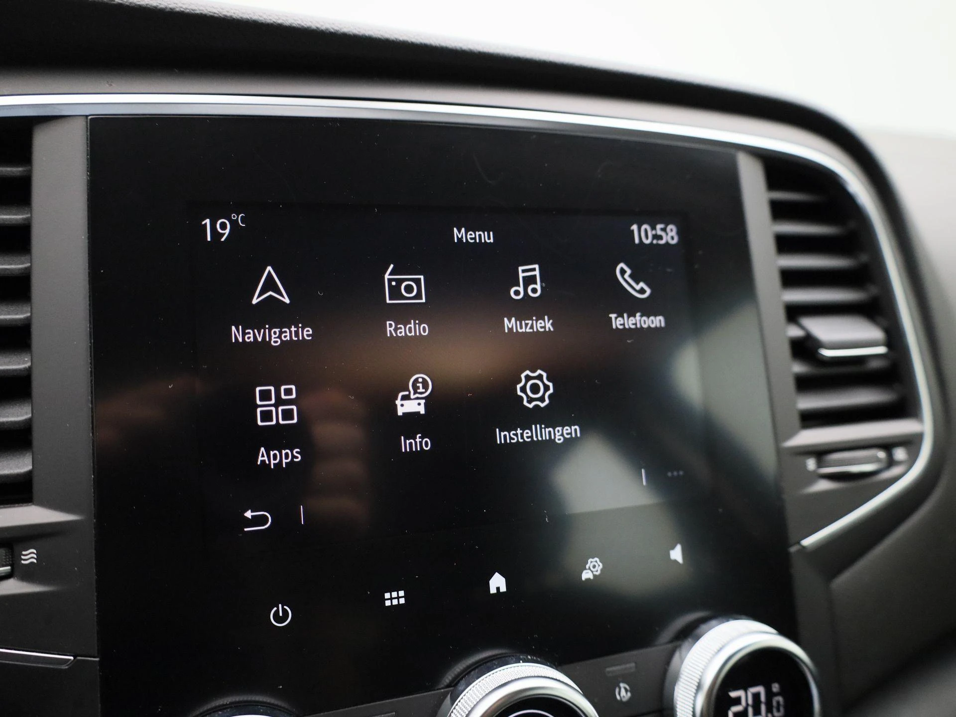 Renault-Megane E-Tech-image-18