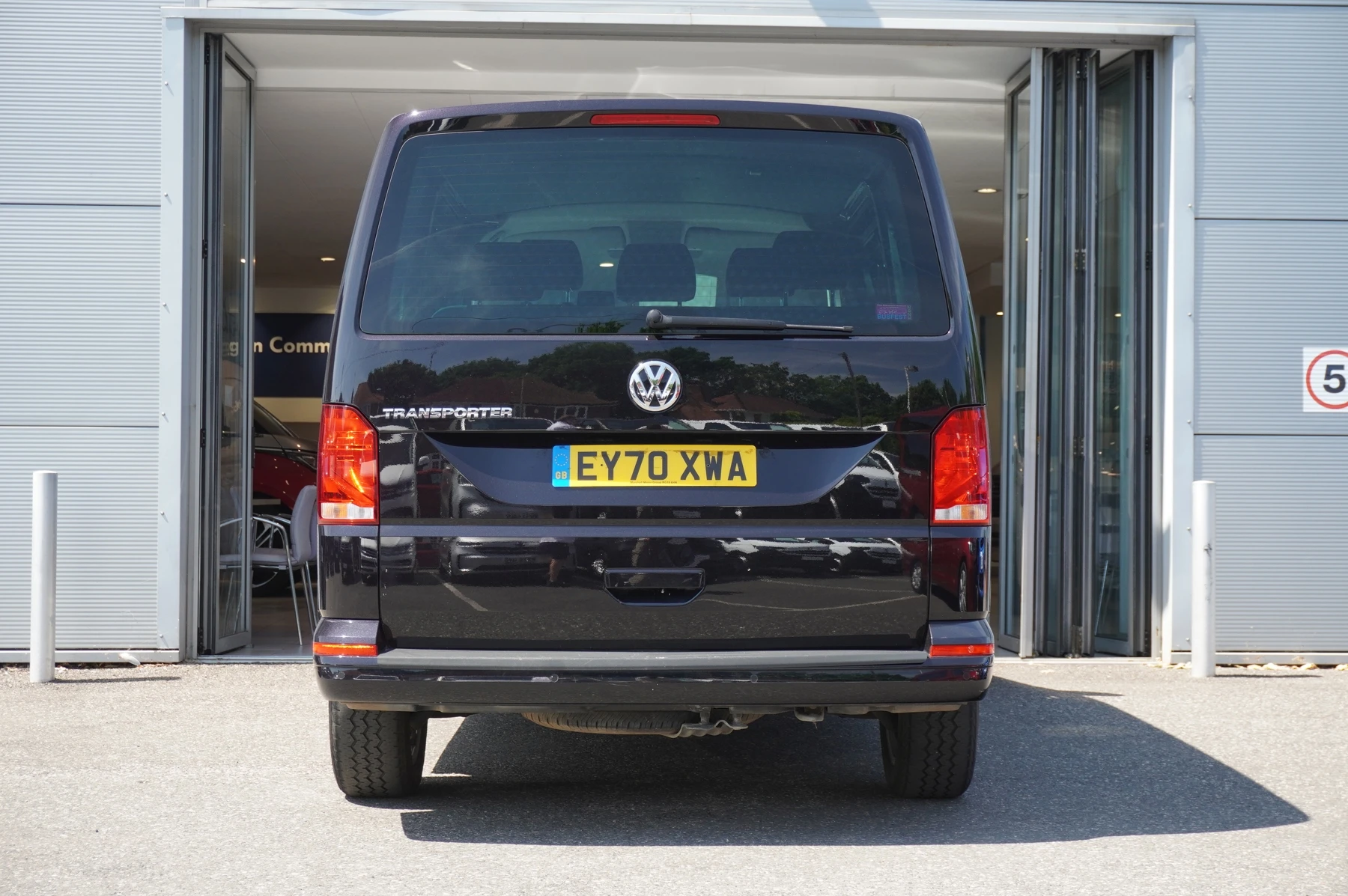 Volkswagen-Transporter-image-19