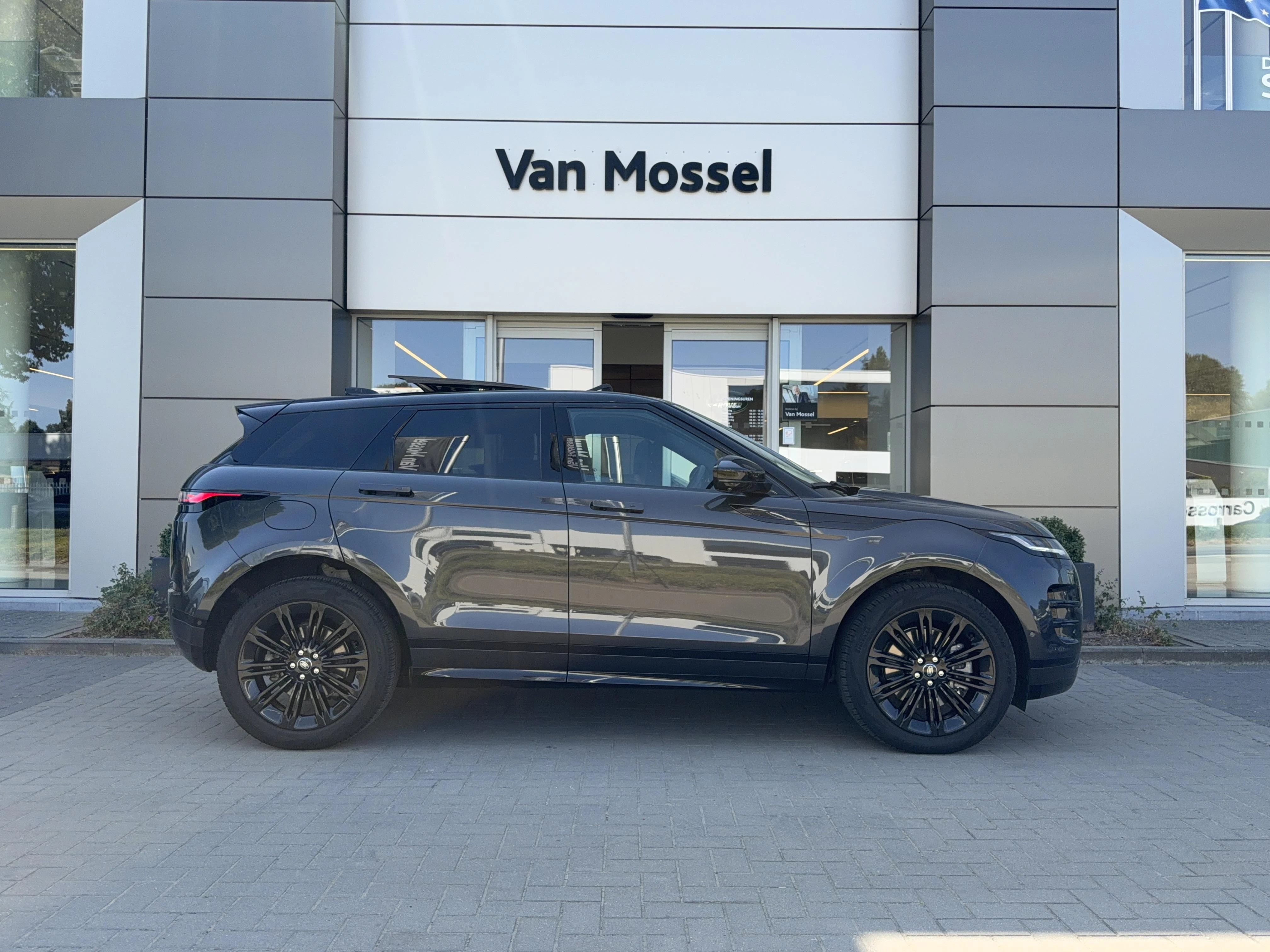 Land Rover-Range Rover Evoque-image-2