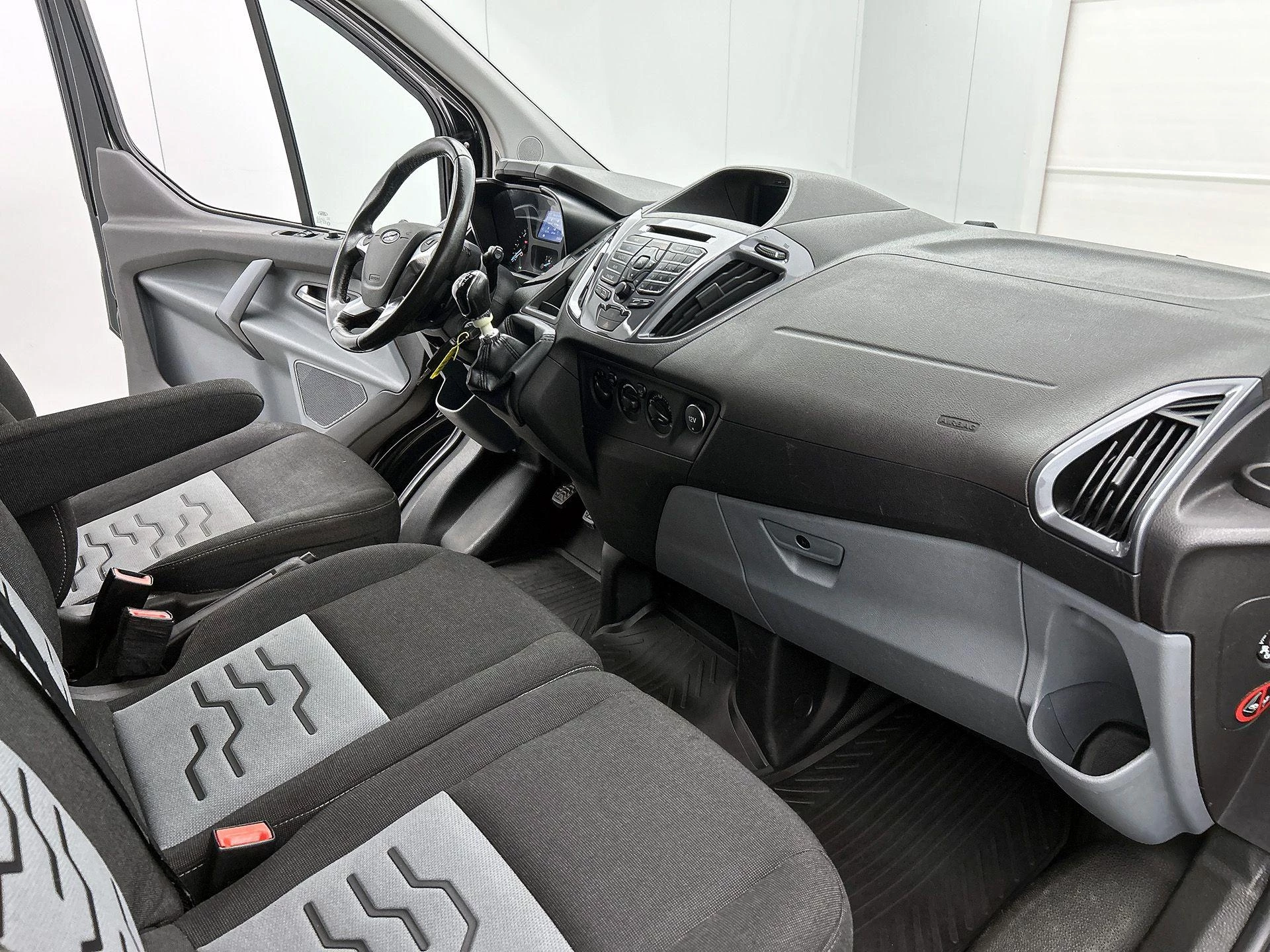 Ford-Transit Custom-image-19