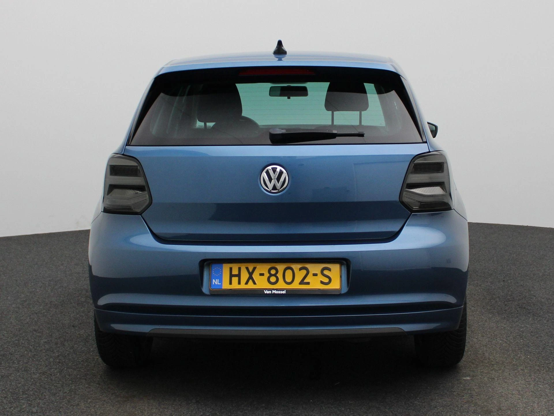 Volkswagen-Polo-image-4