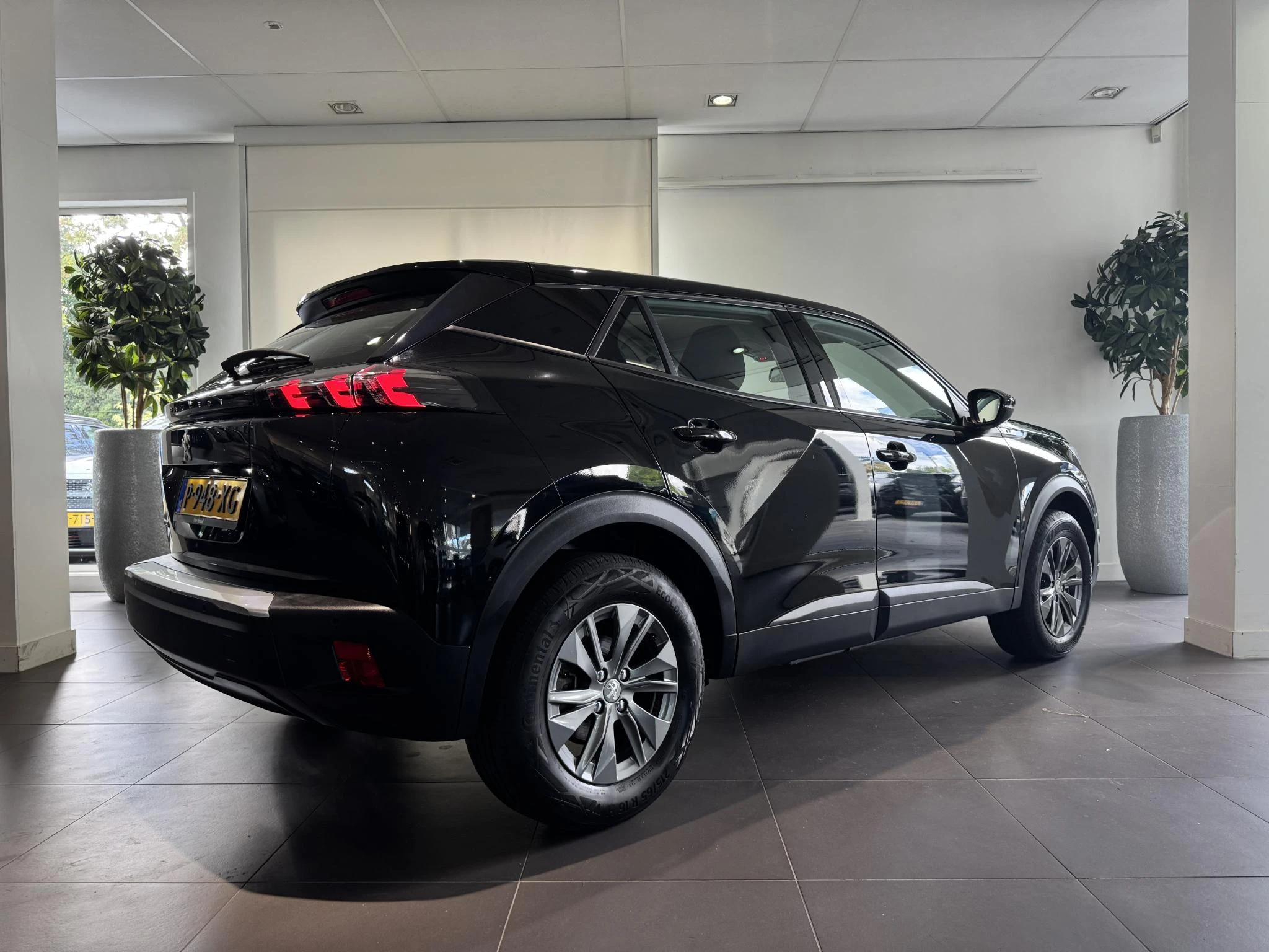 Peugeot-e-2008-image-3