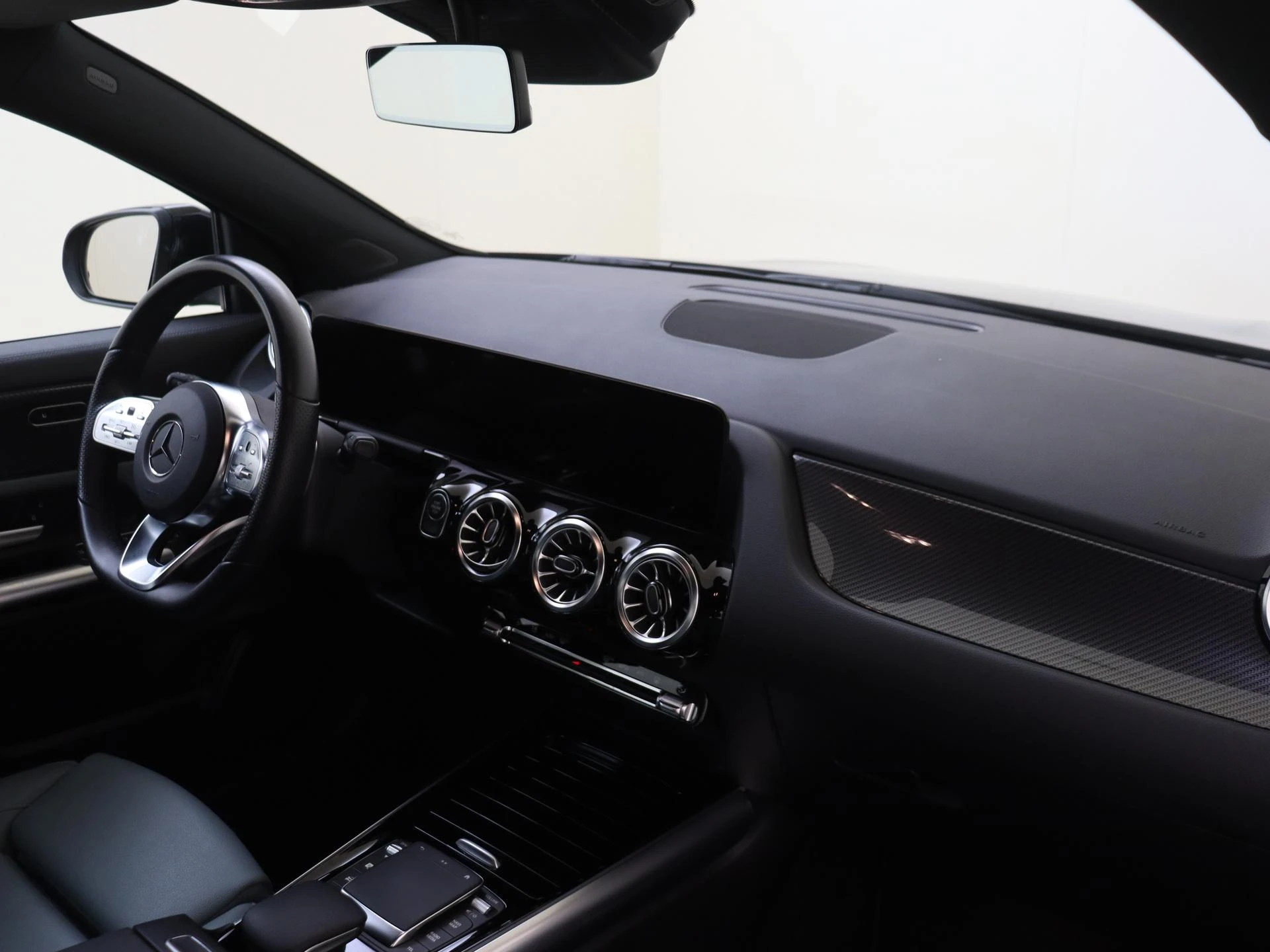 Mercedes-Benz-GLA-image-4