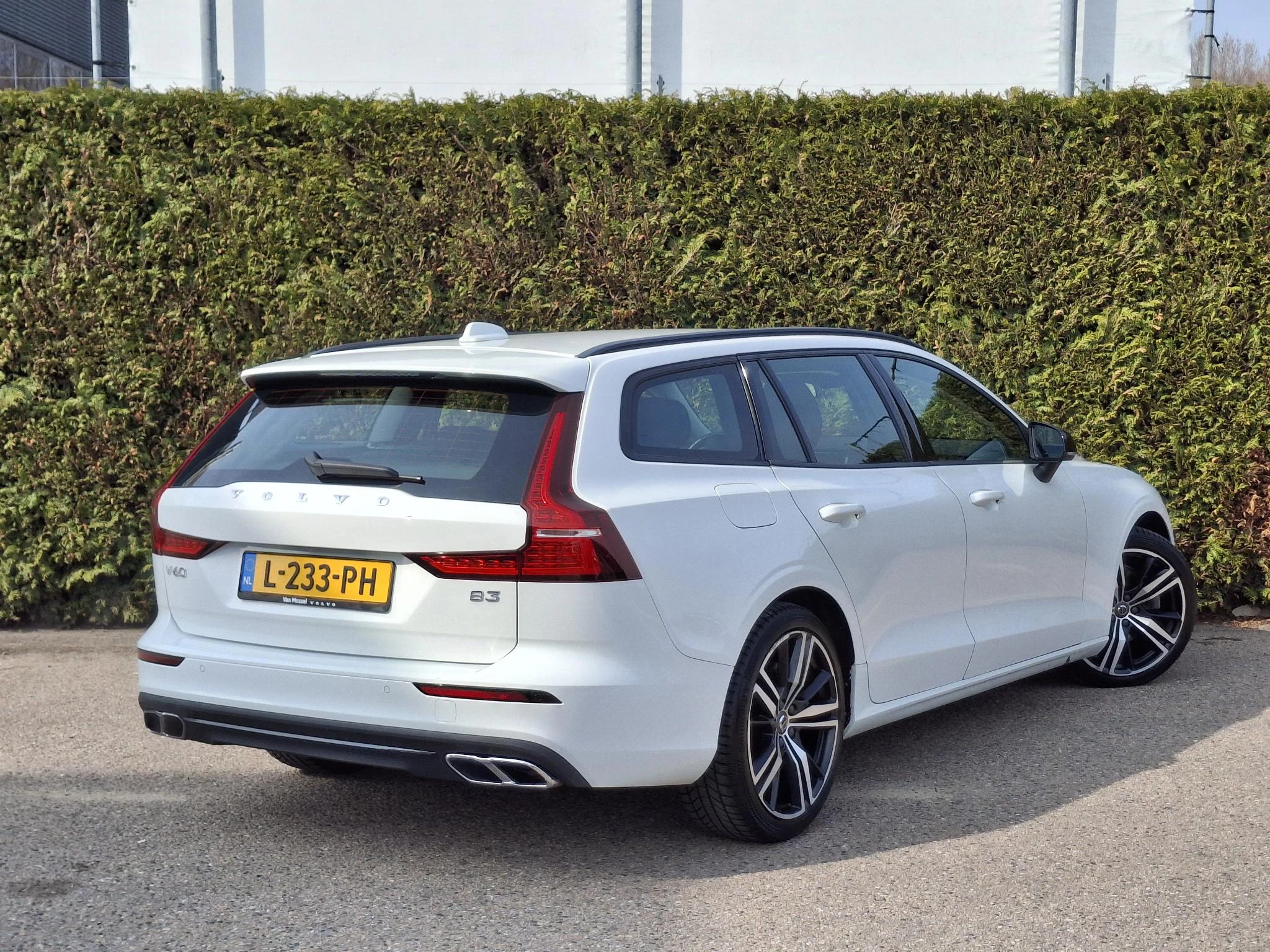 Volvo-V60-image-1