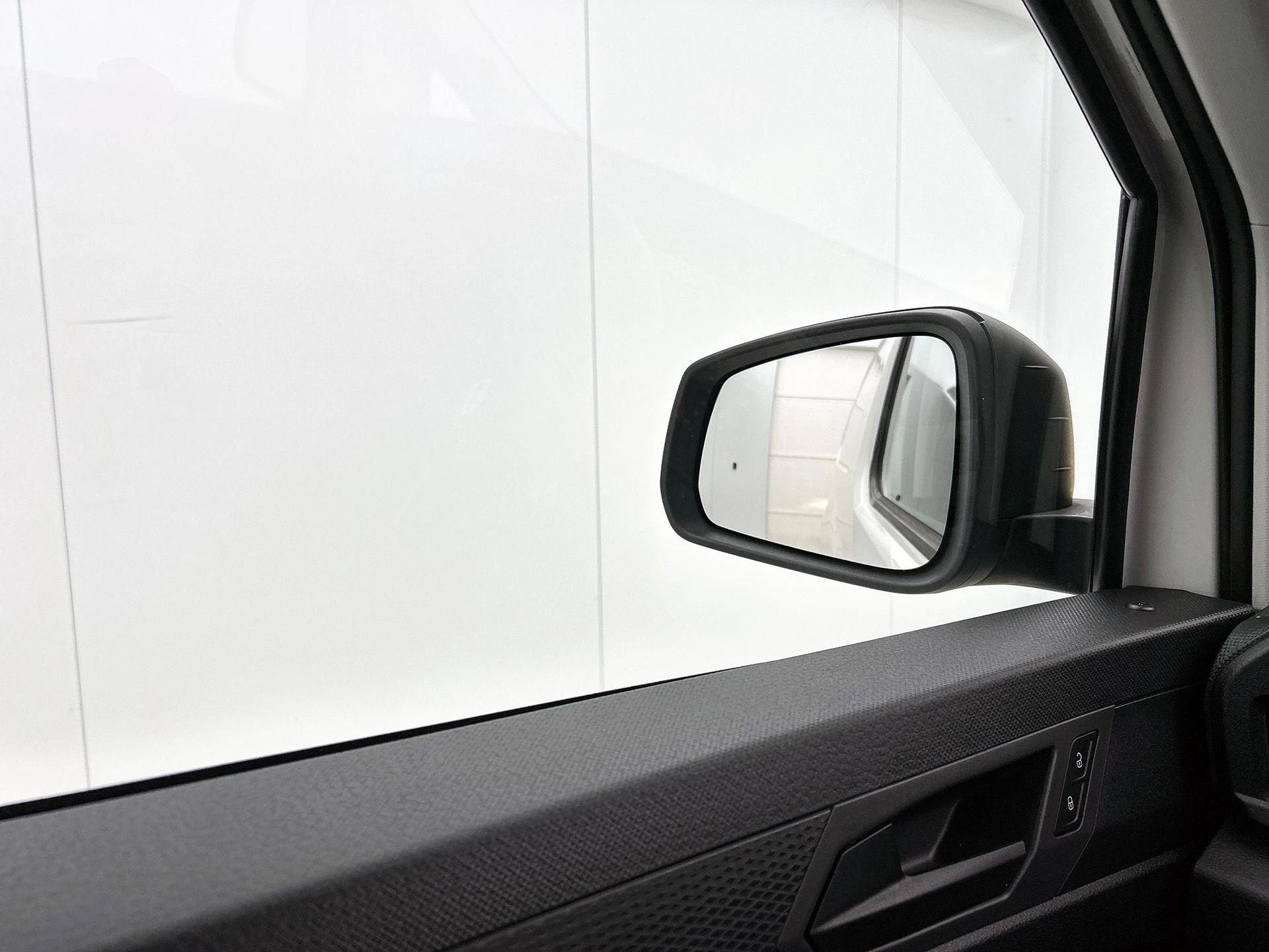 Volkswagen-Caddy-image-18