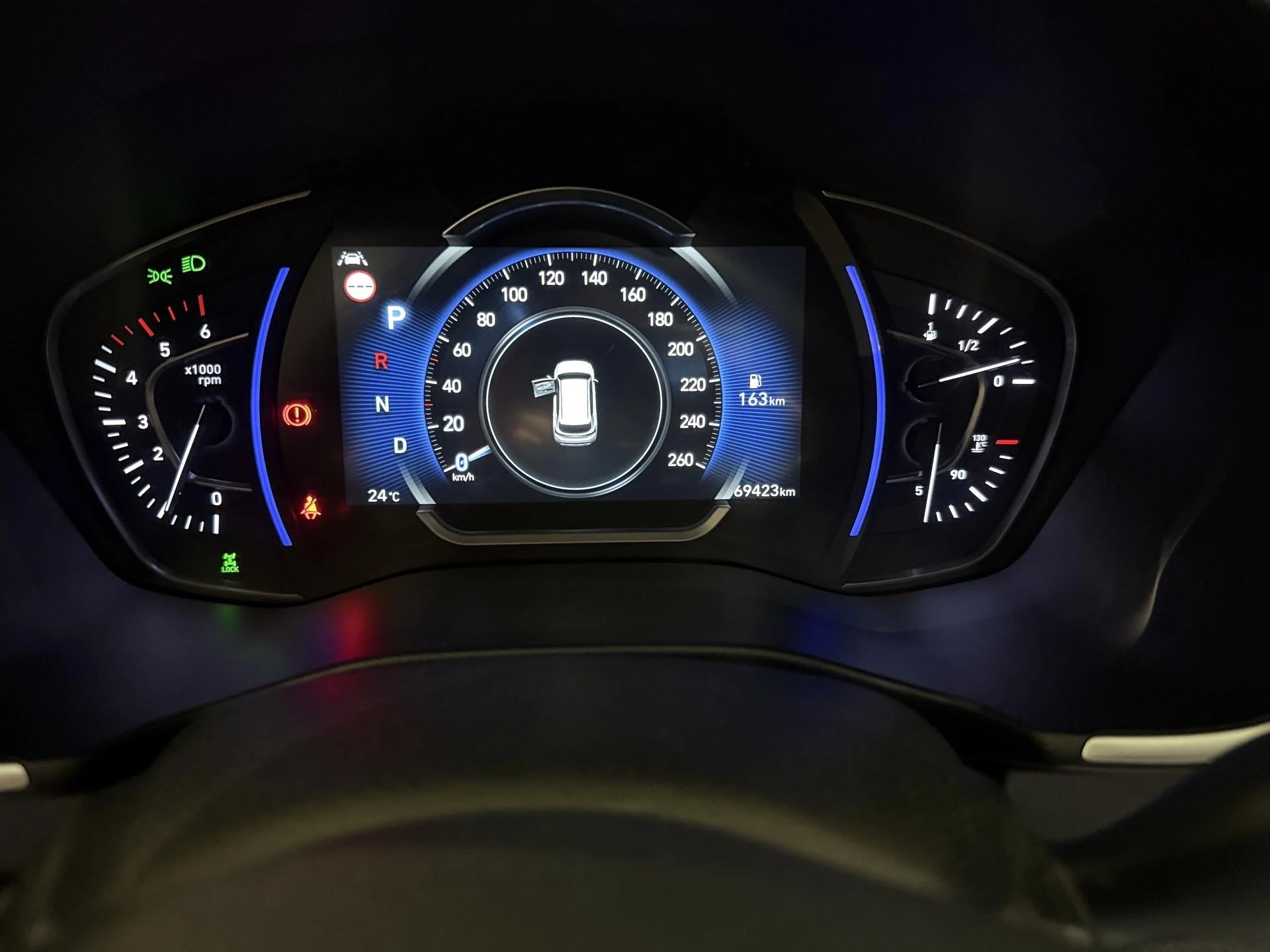 Hyundai-Santa Fe-image-1