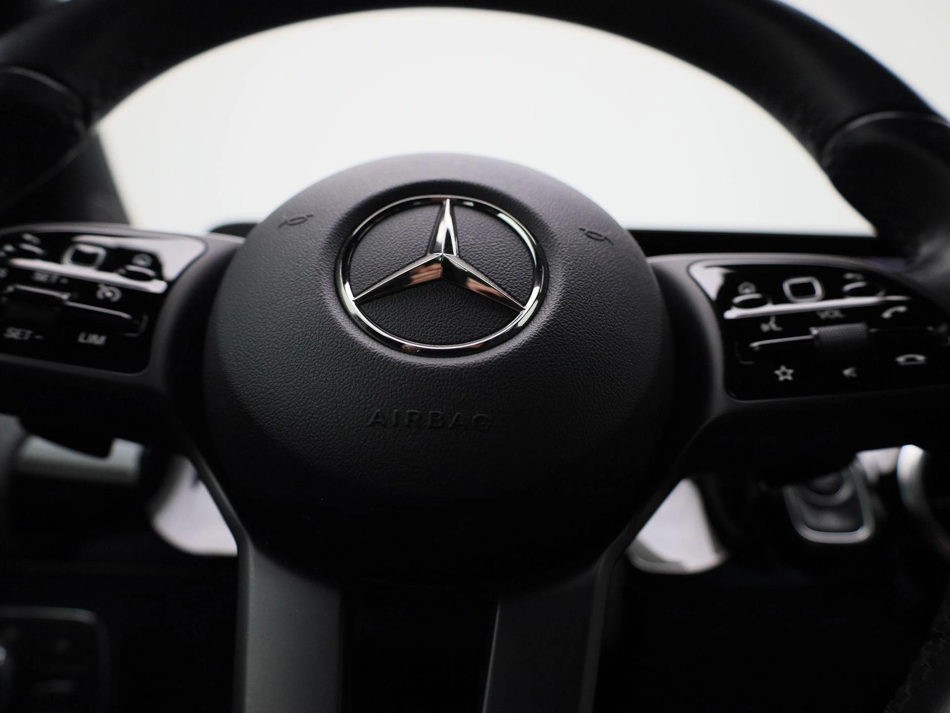 Mercedes-Benz-GLA-image-25