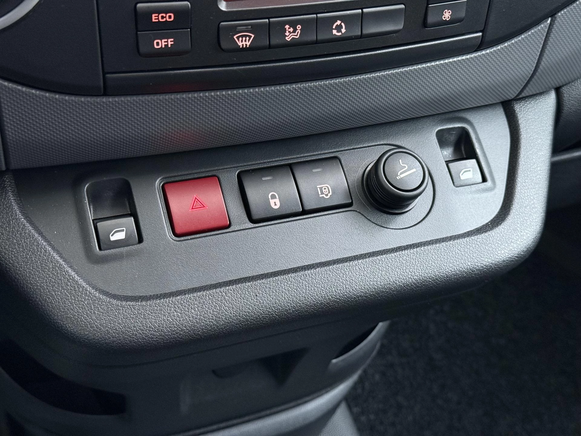 Peugeot-e-Partner-image-18