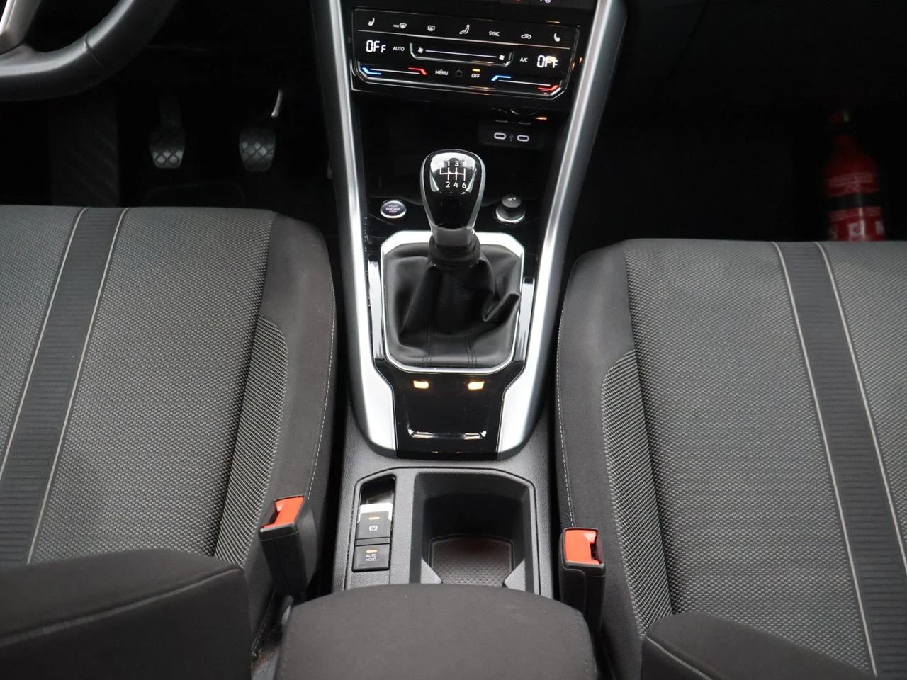 Volkswagen-T-Roc-image-19