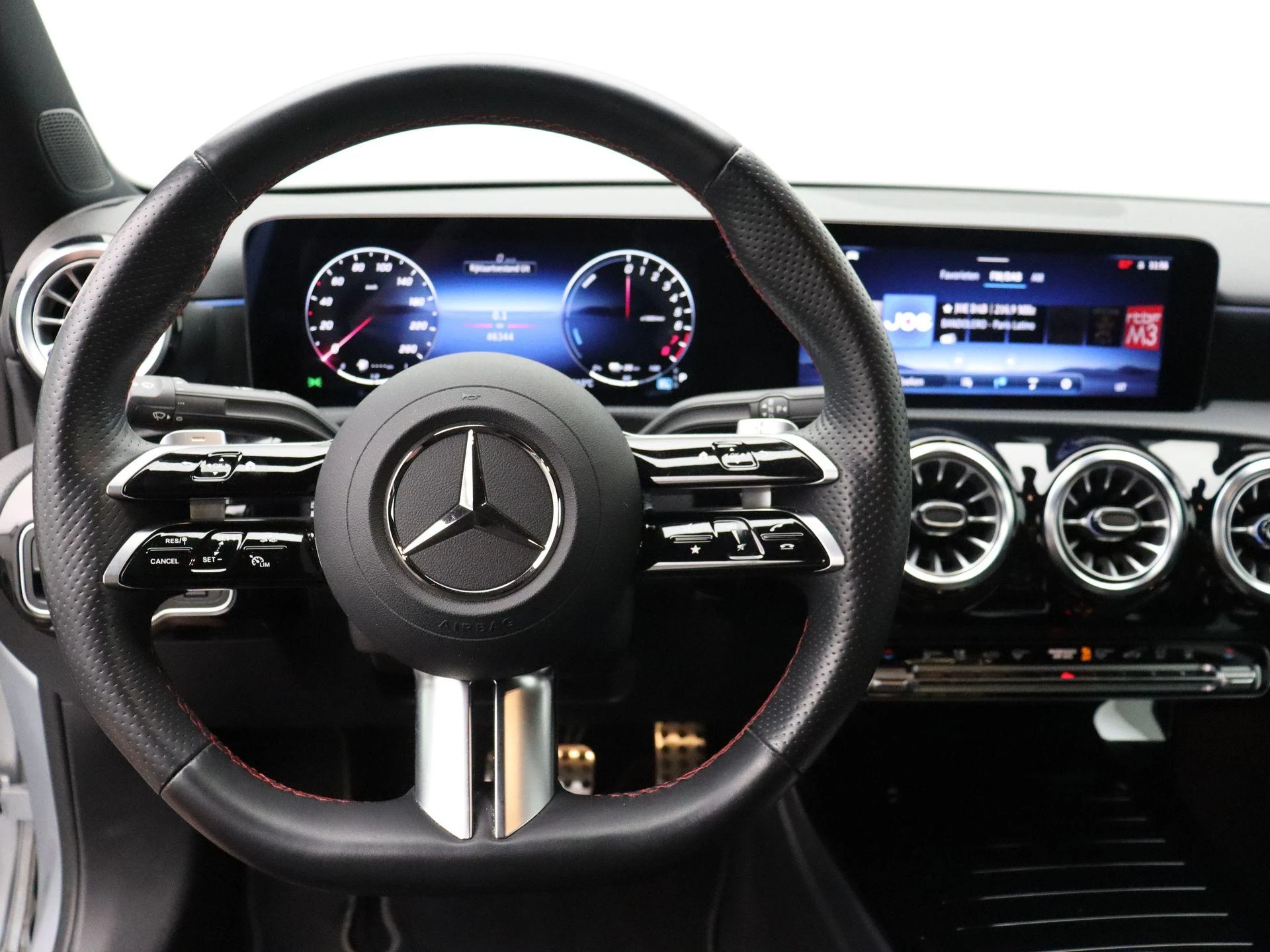 Mercedes-Benz A-Klasse 250 e AMG Line Limousine + TREKHAAK + CARPLAY + NIGHTPAKKET +