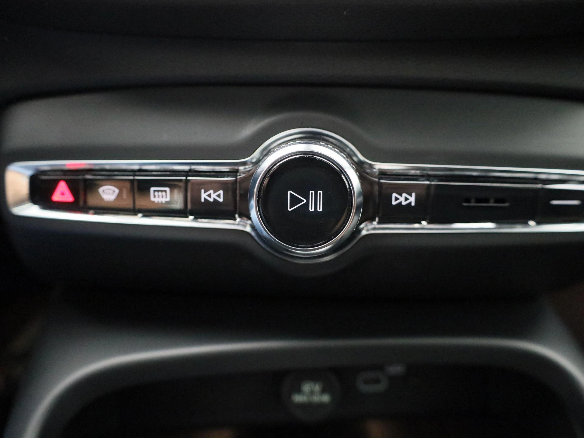 Volvo-C40-image-21