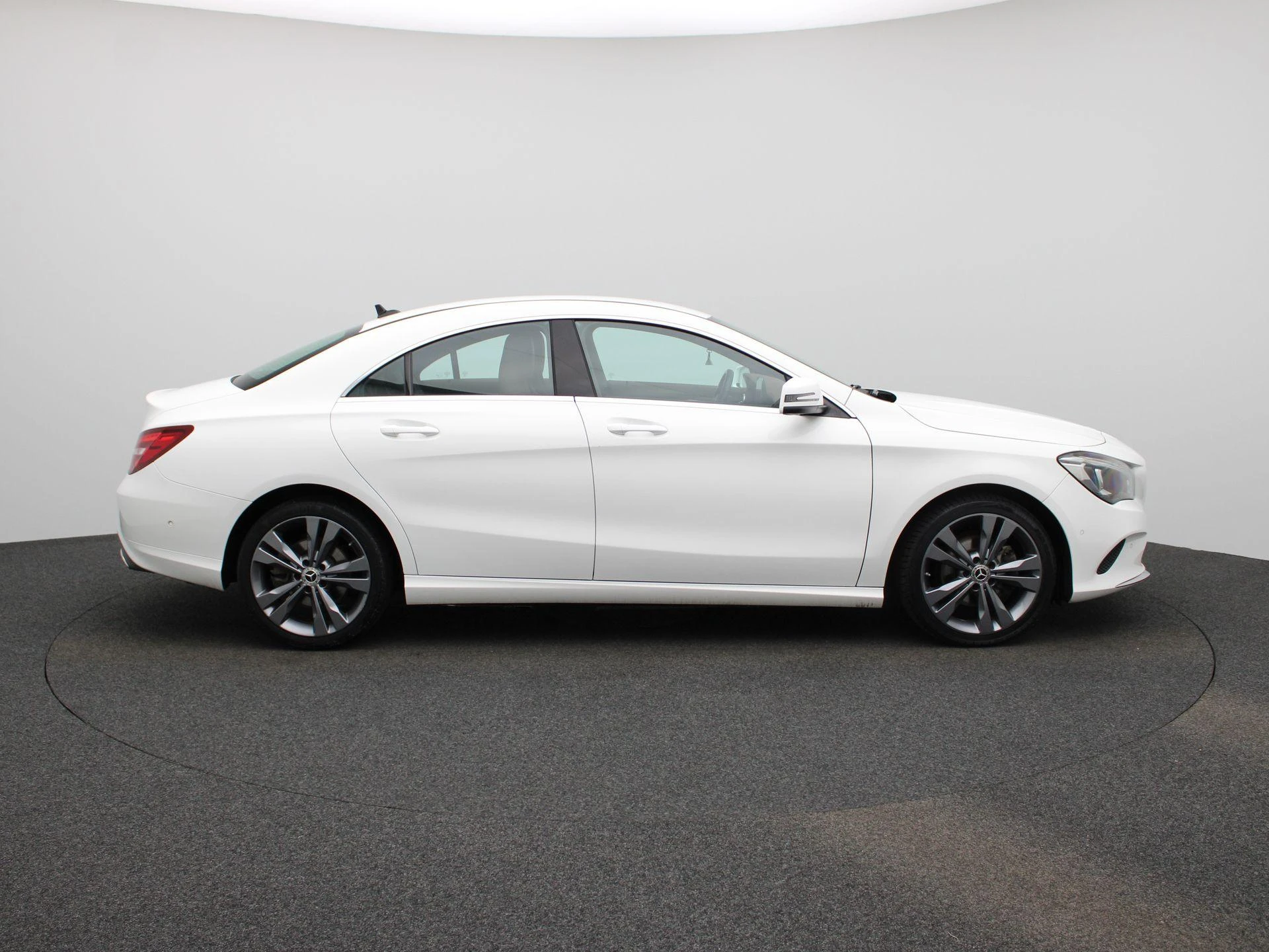 Mercedes-Benz-CLA-image-5