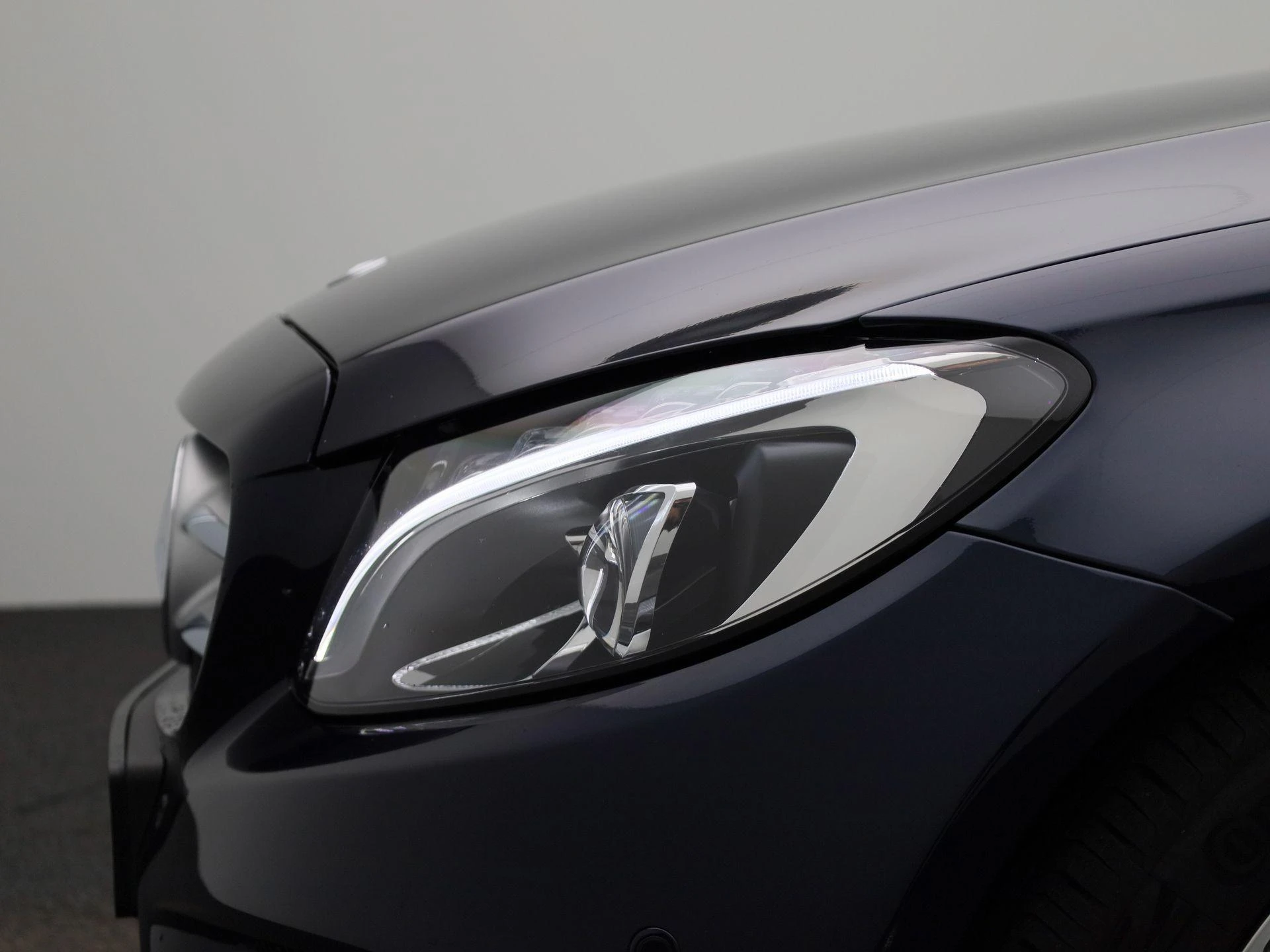Mercedes-Benz-C-Klasse-image-13