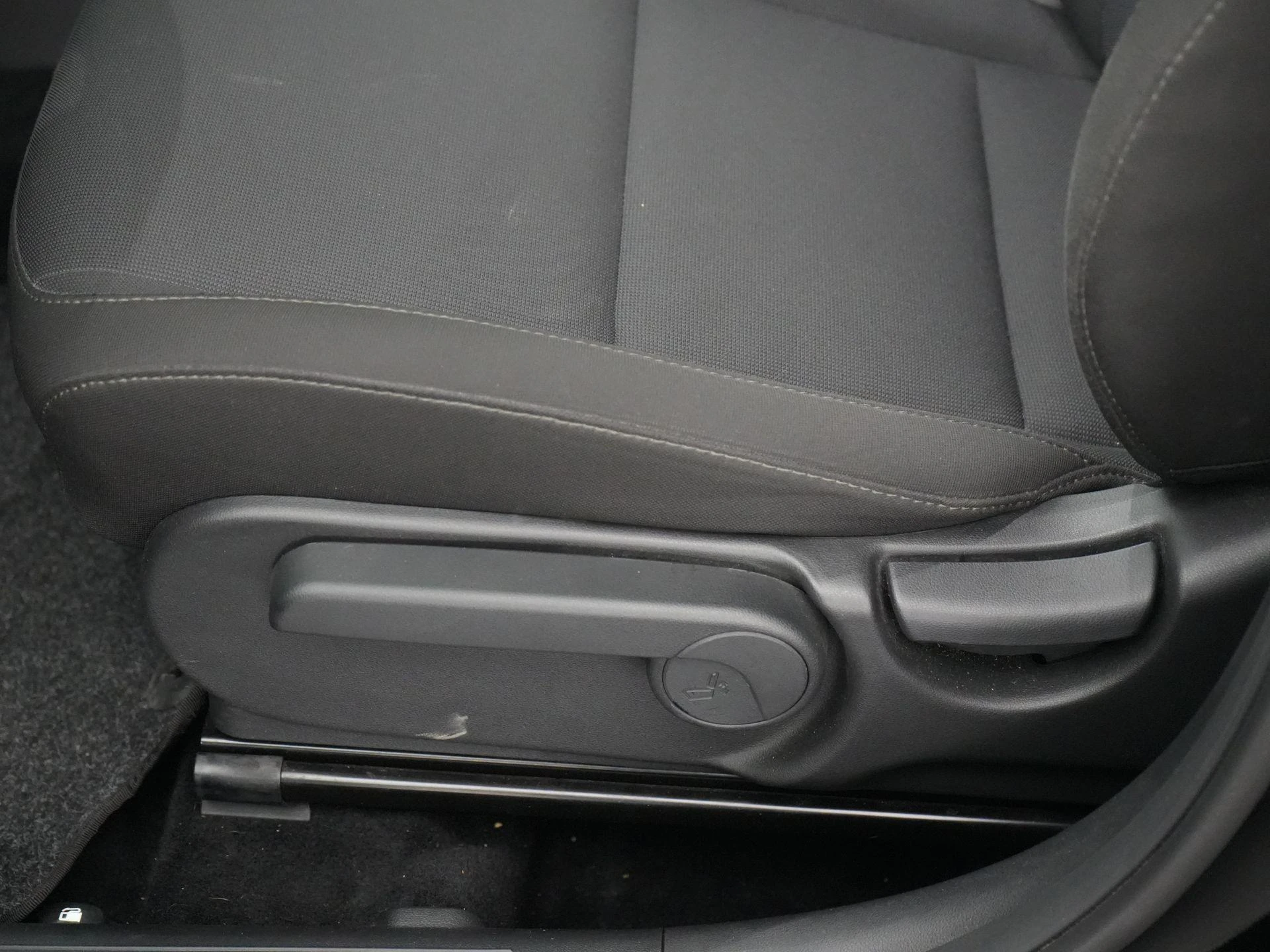 Hyundai-Kona-image-15