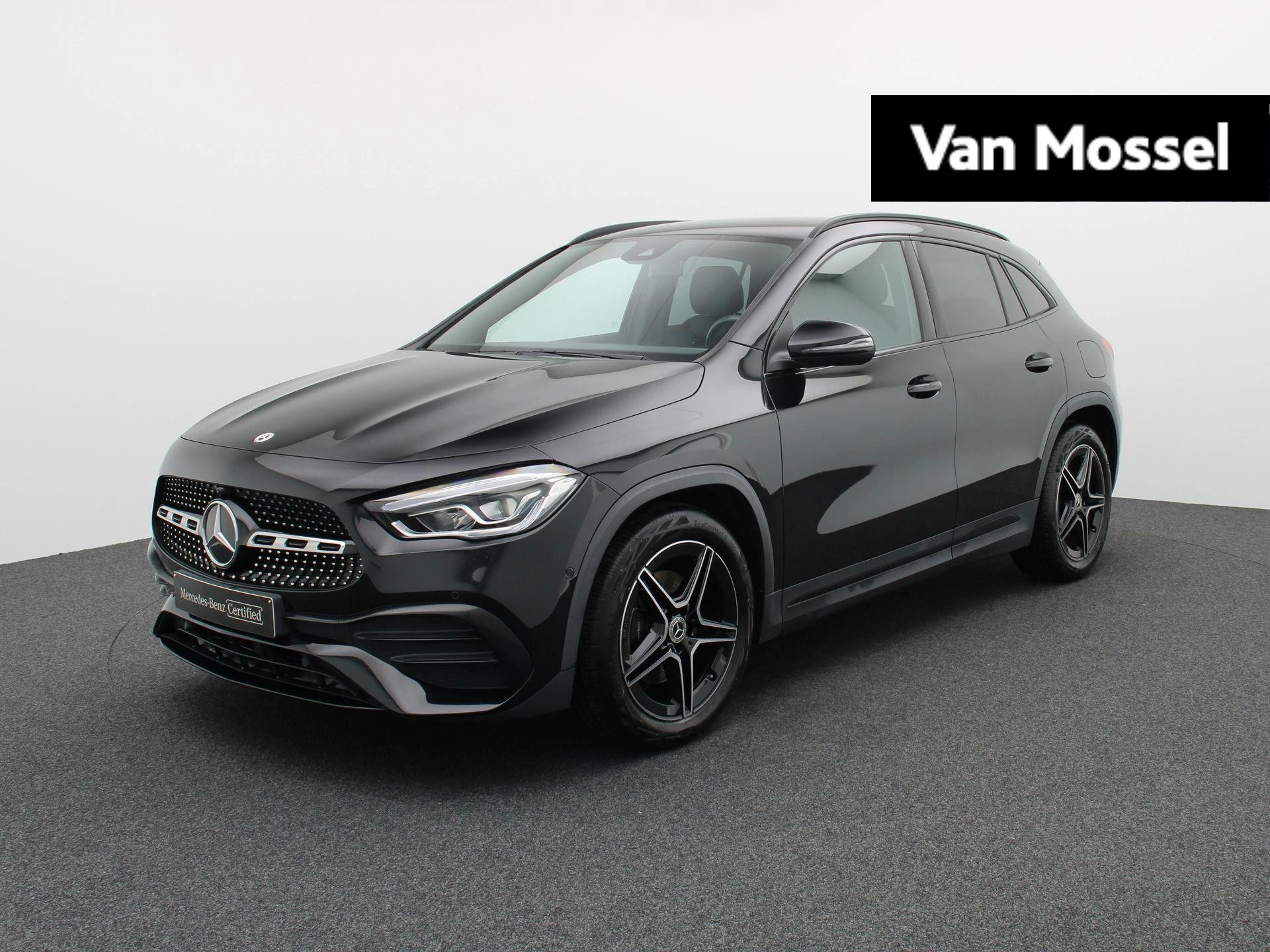 Mercedes-Benz-GLA-image-0