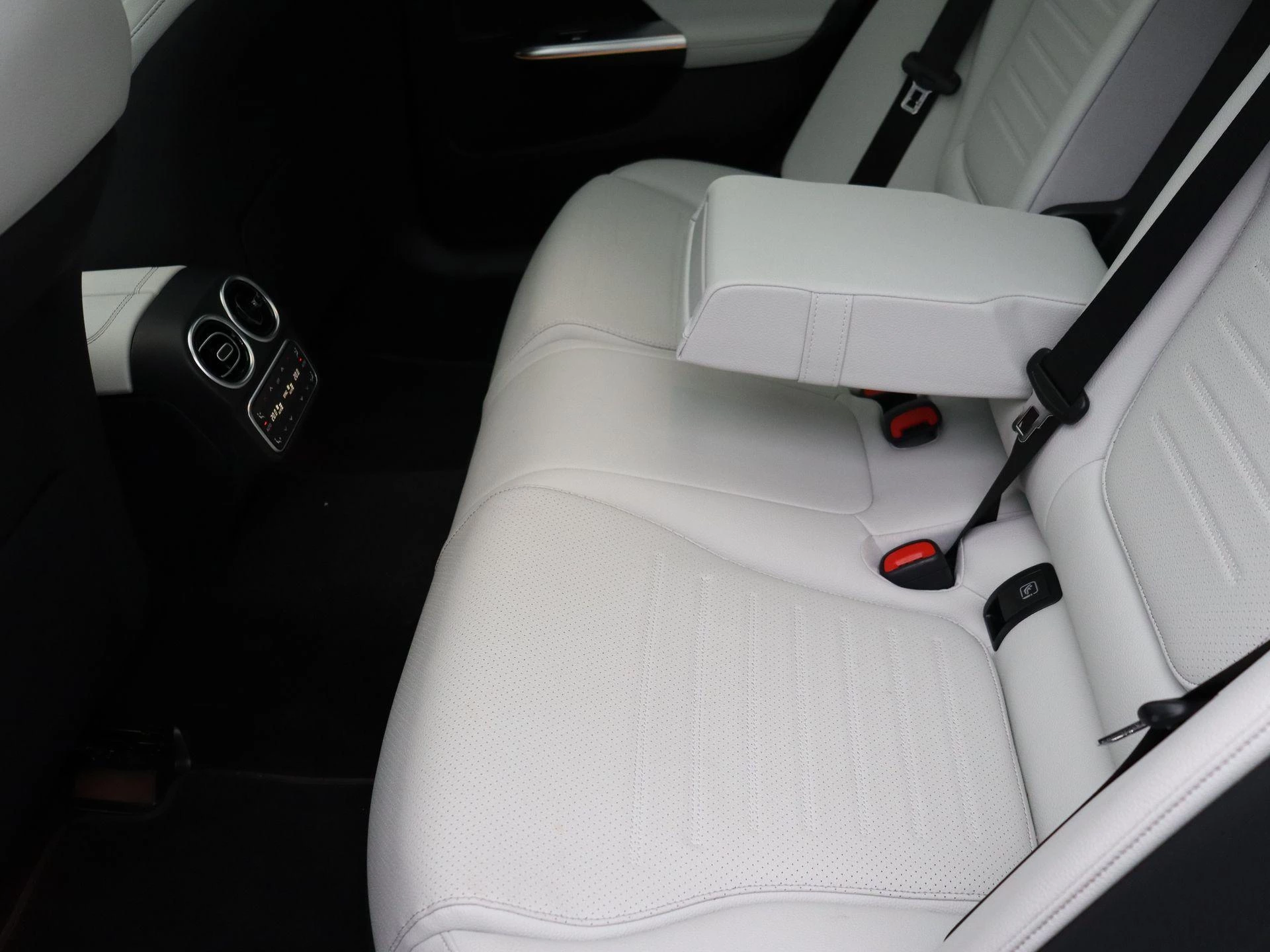 Mercedes-Benz C-Klasse 300 e Break Star Edition + LEDER + DIGITAL LIGHT + PANORAMISCH DAK +