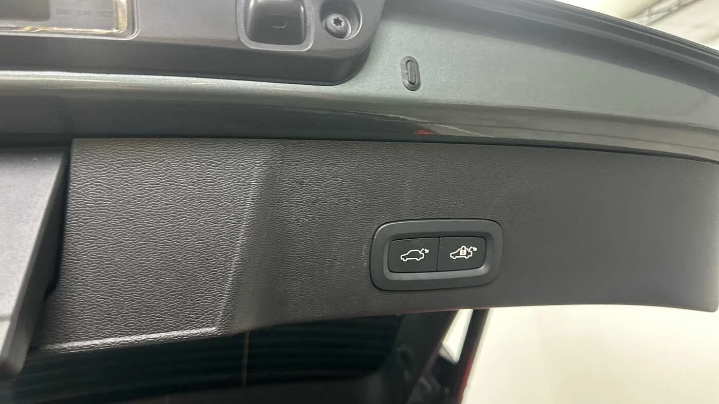Volvo-EX40-image-15