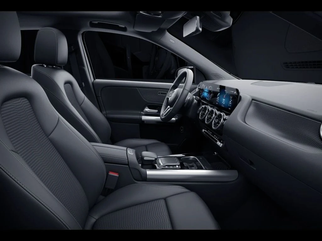 Mercedes-Benz-GLA 250-image-9