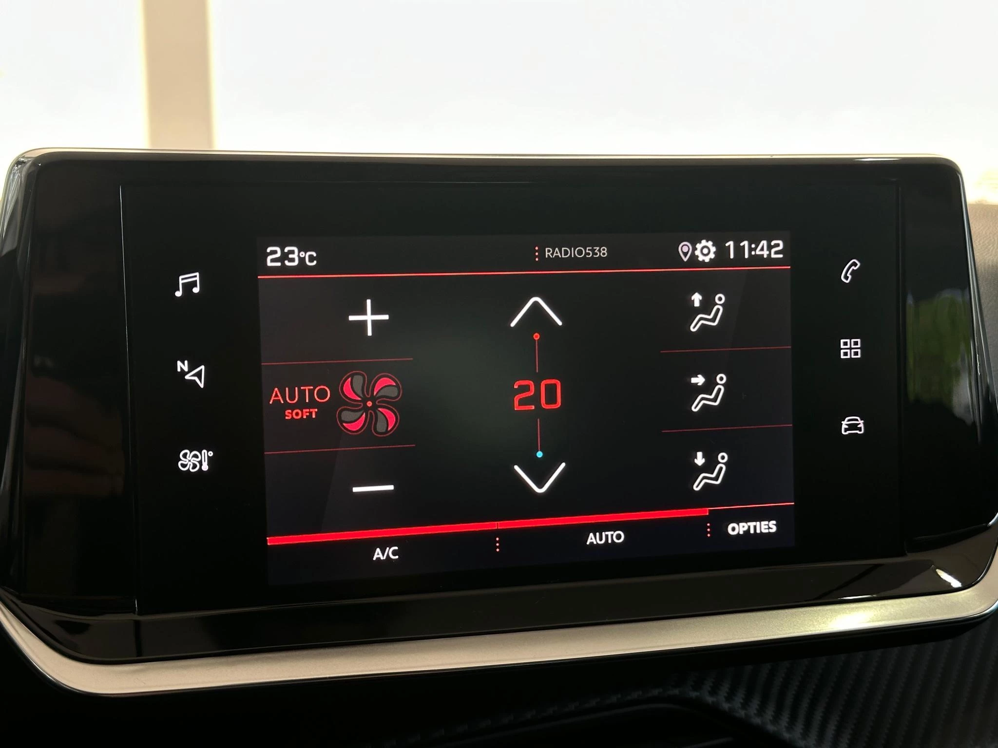 Peugeot-208-image-13