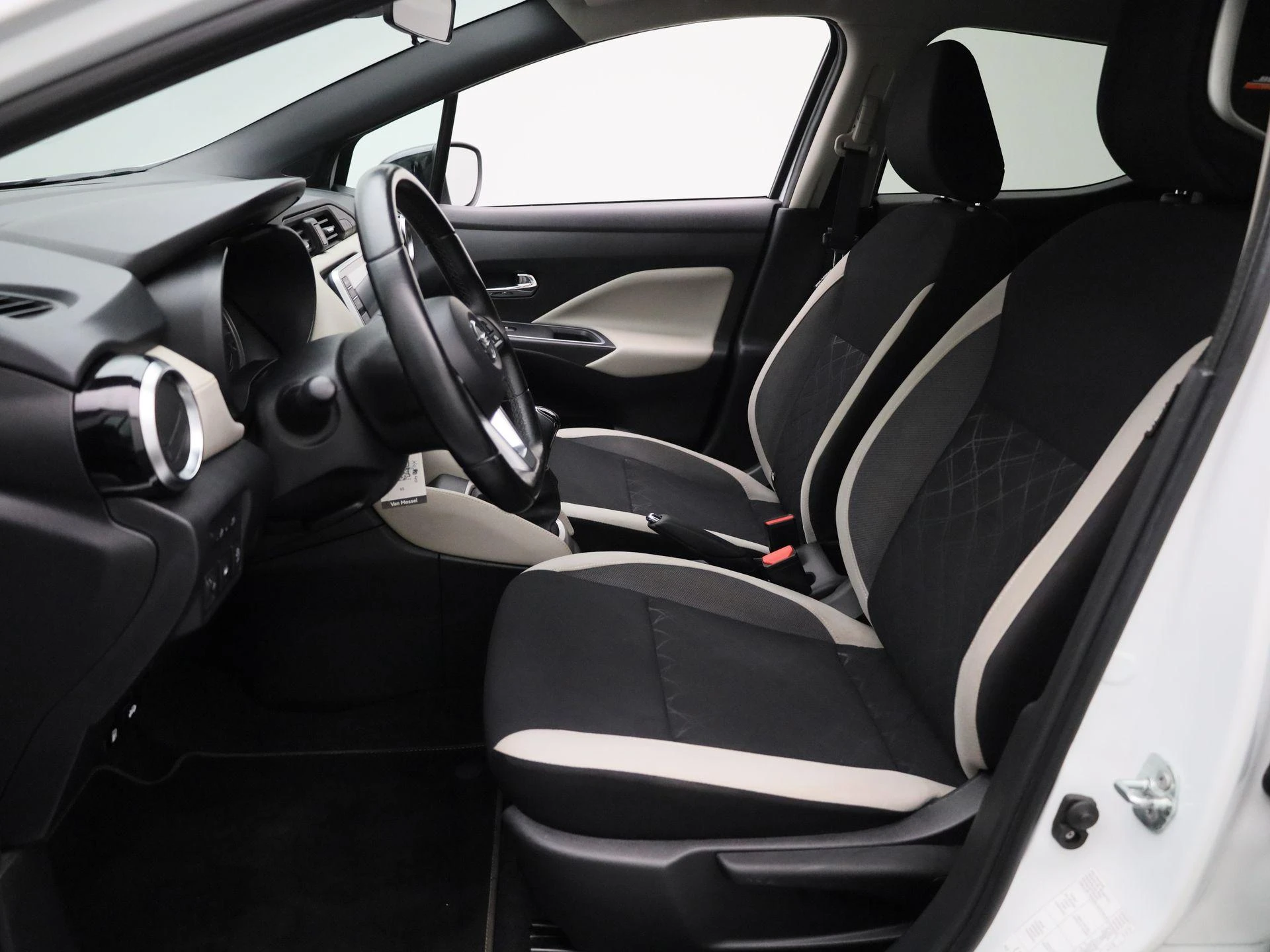 Nissan-Micra-image-10