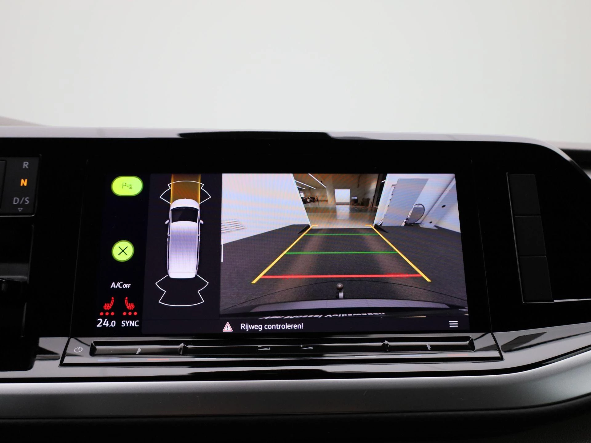 Volkswagen-Multivan-image-29