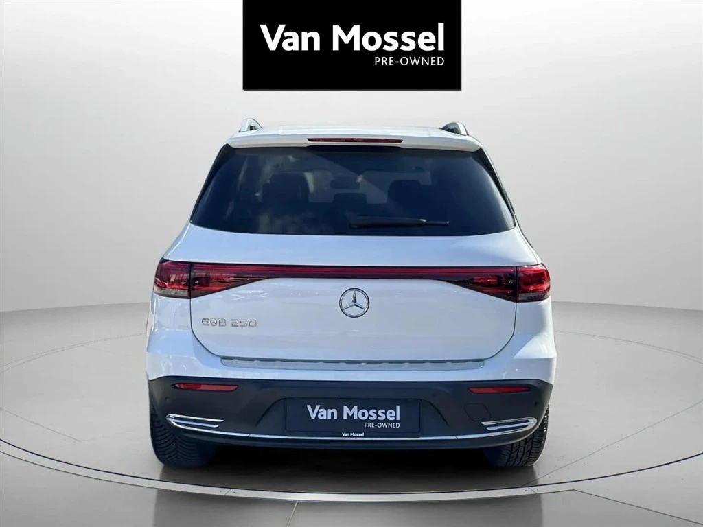 Mercedes-Benz-EQB-image-5