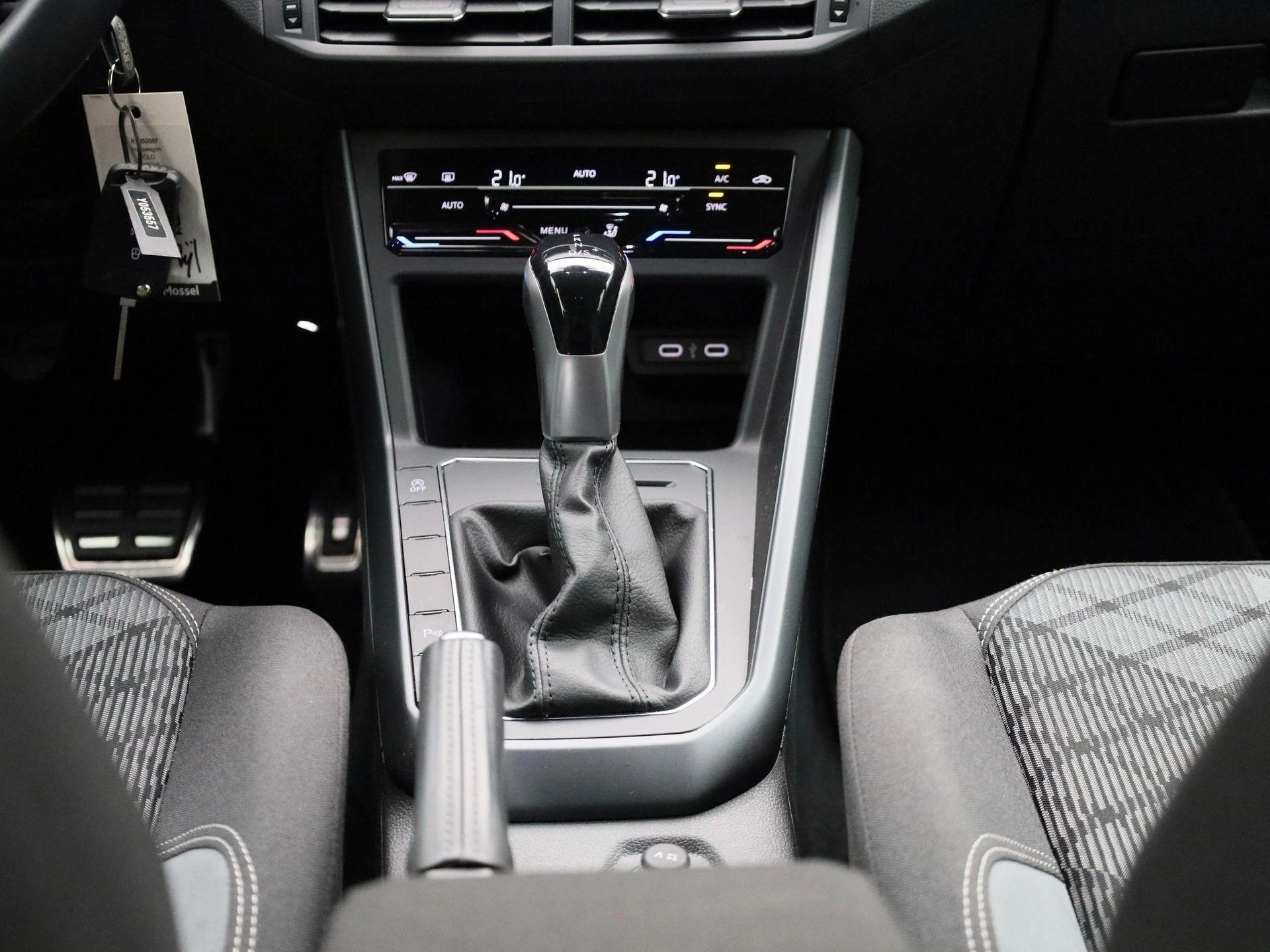 Volkswagen-Polo-image-9
