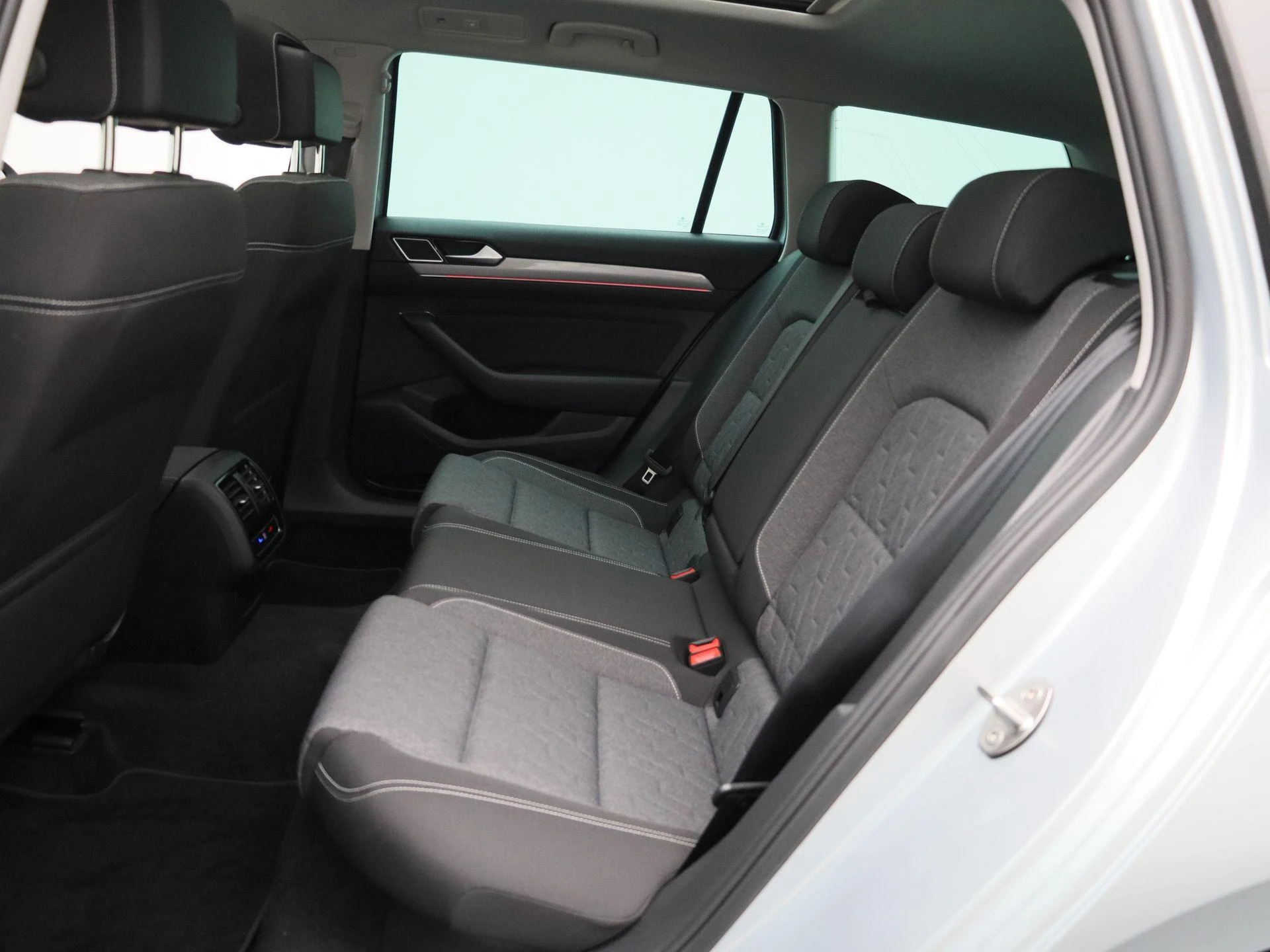 Volkswagen-Passat-image-10