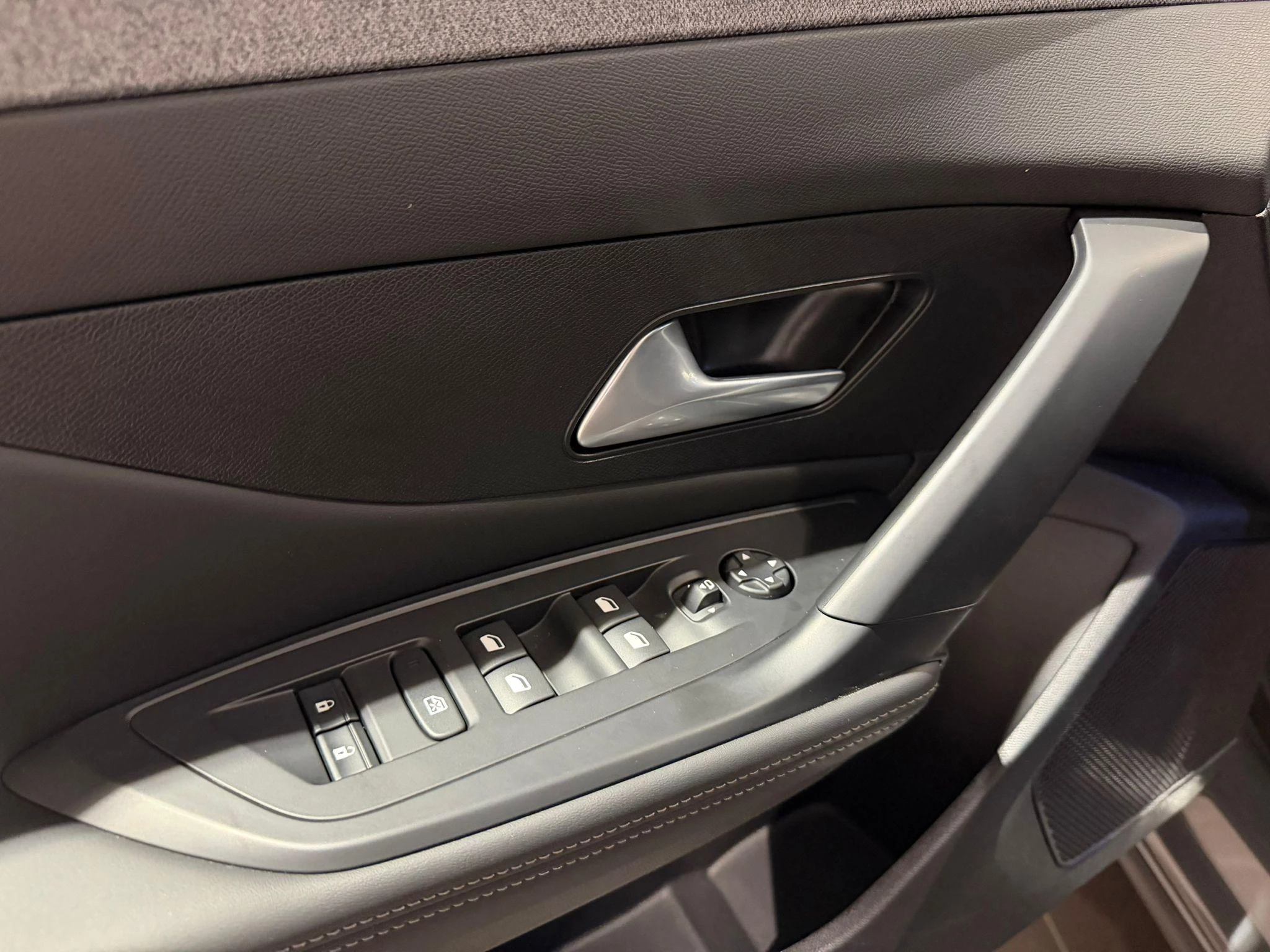 Peugeot-408-image-17