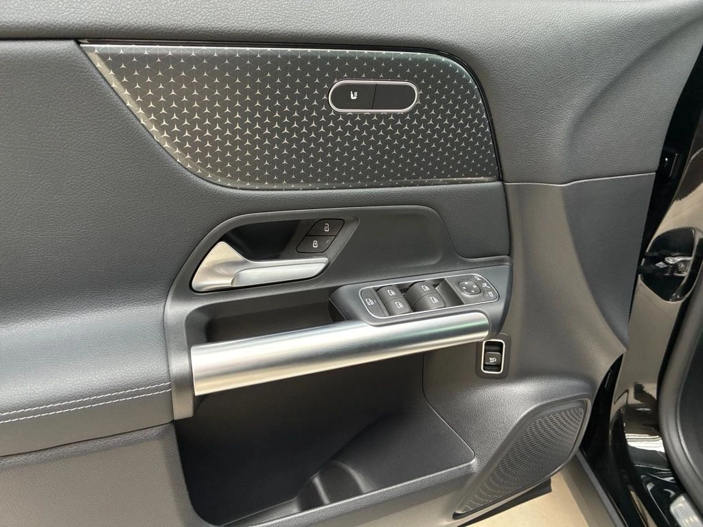 Mercedes-Benz-GLA 200 d-image-21